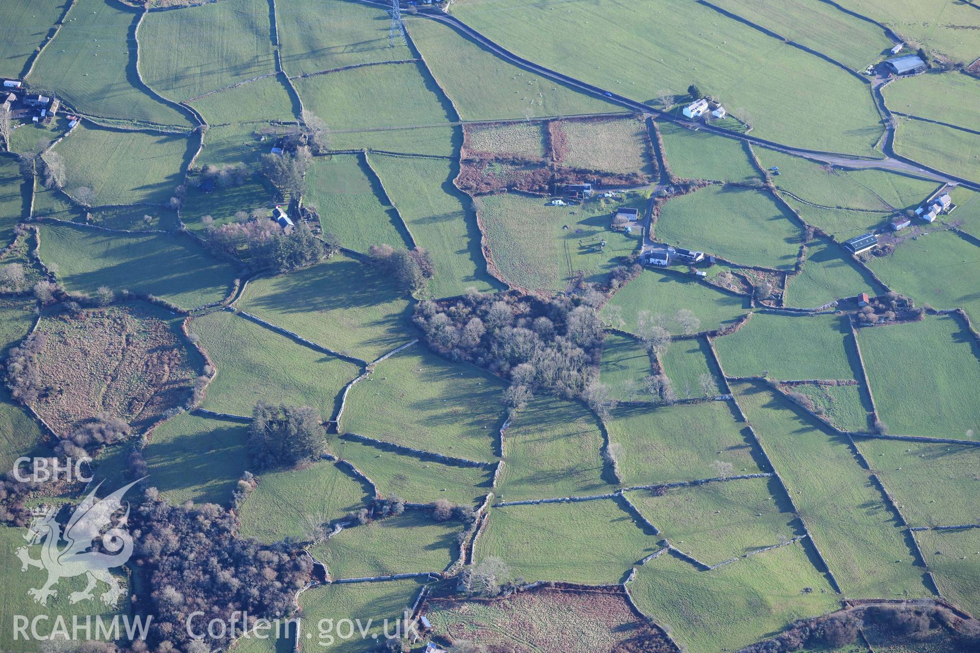 Oblique aerial photograph of settlement enclosure, Llwyn Du; west of Pen-yr-allt taken during the Royal Commission