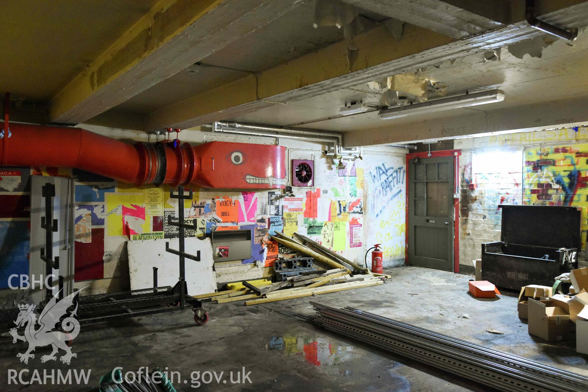 Basement bar, general view.