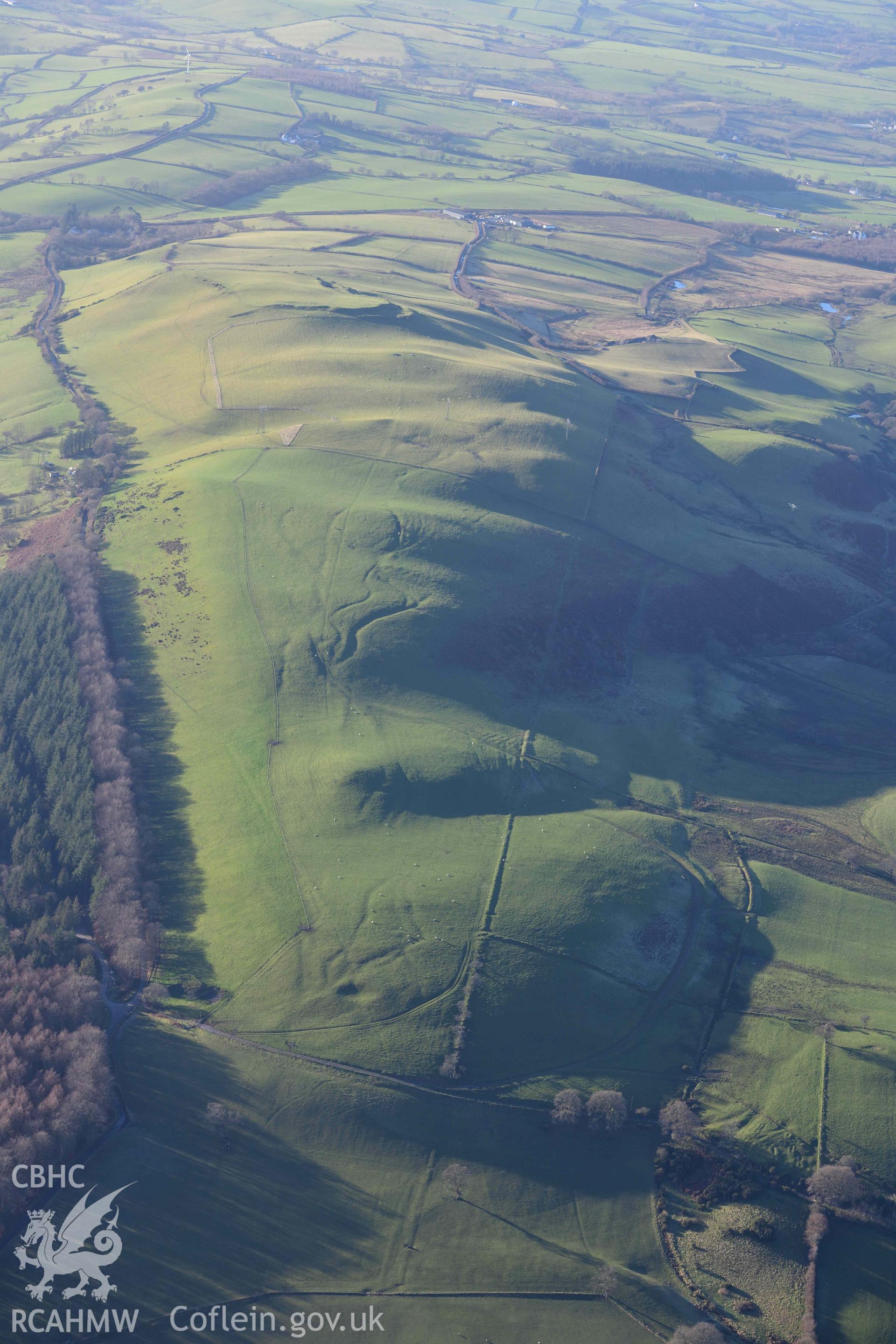 Oblique aerial photograph of Gaer Fawr hillfort taken during the Royal Commission’s programme of archaeological aerial reconnaissance by Toby Driver on 17th January 2022