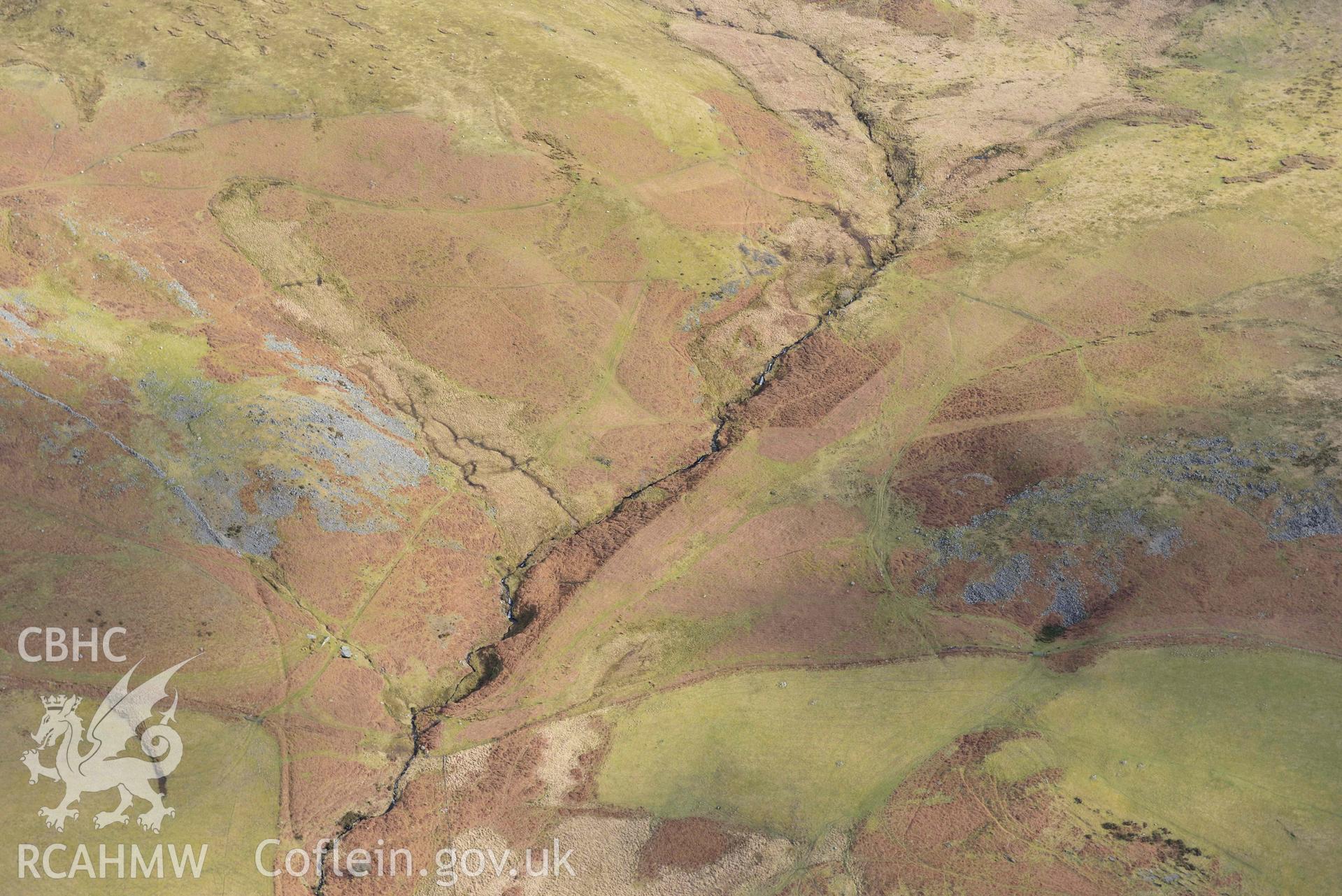 Garn Llwyd cairn. Oblique aerial photograph taken during the Royal Commission’s programme of archaeological aerial reconnaissance by Toby Driver on 14 March 2022.