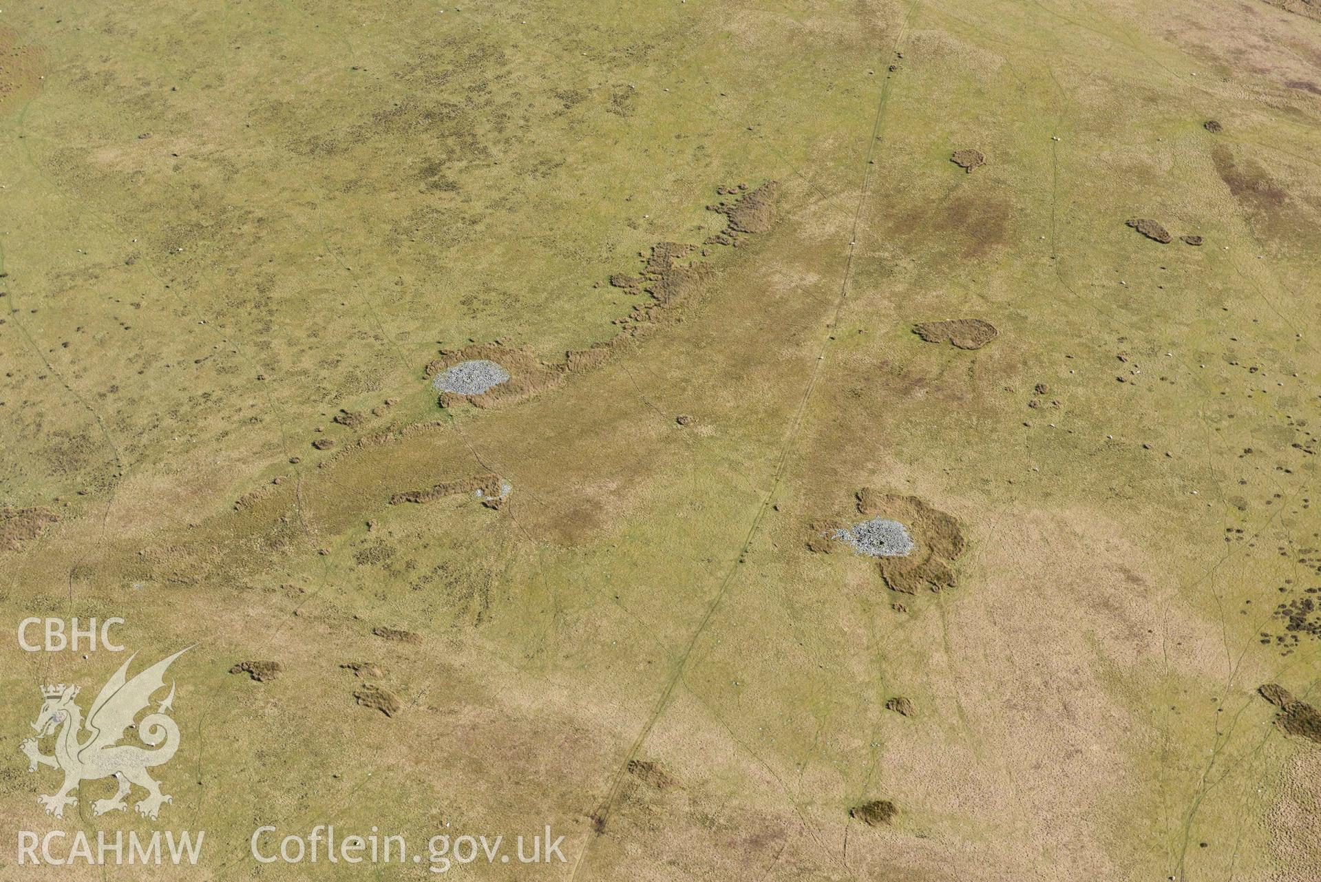 Carnau Cefn y Ffordd. Oblique aerial photograph taken during the Royal Commission’s programme of archaeological aerial reconnaissance by Toby Driver on 14 March 2022.