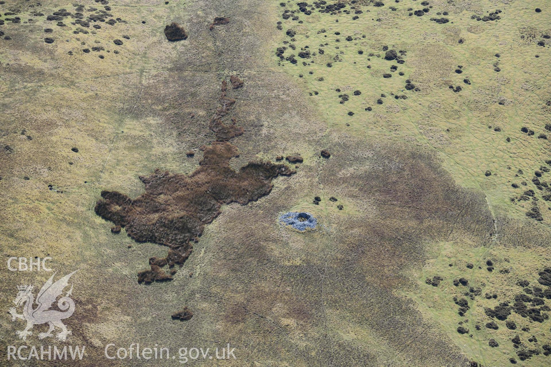 Banc Ystrad-wen cairn cemetery. Oblique aerial photograph taken during the Royal Commission’s programme of archaeological aerial reconnaissance by Toby Driver on 14 March 2022.