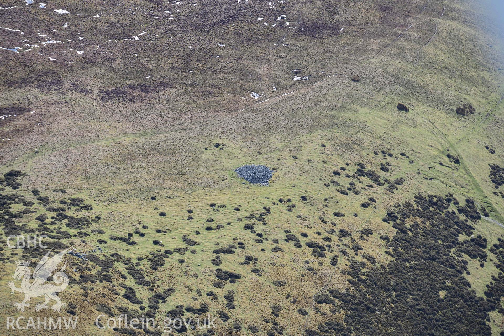 Banc Ystrad-wen cairn cemetery. Oblique aerial photograph taken during the Royal Commission’s programme of archaeological aerial reconnaissance by Toby Driver on 14 March 2022.