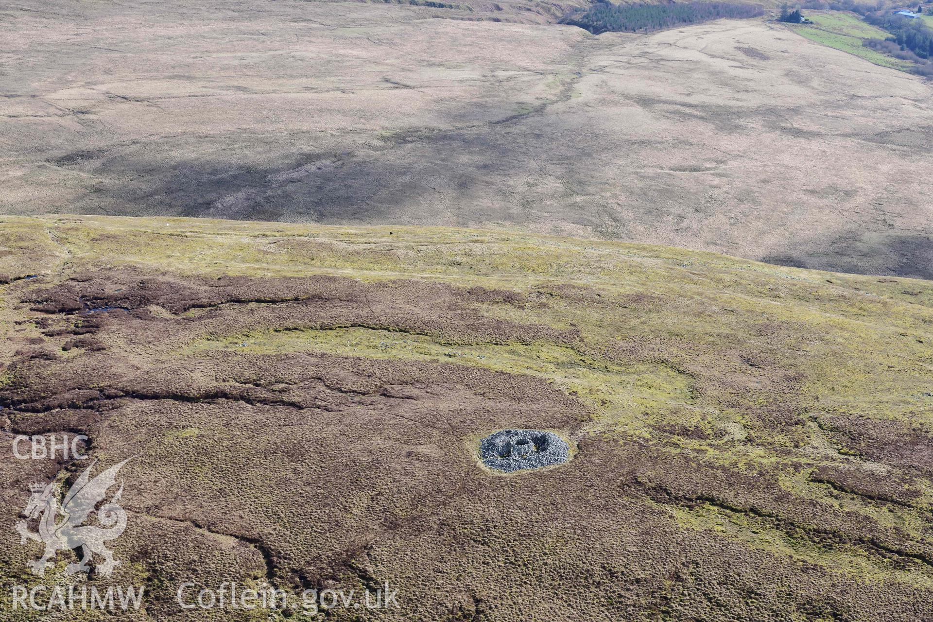 Y Gamriw south cairn. Oblique aerial photograph taken during the Royal Commission’s programme of archaeological aerial reconnaissance by Toby Driver on 14 March 2022.