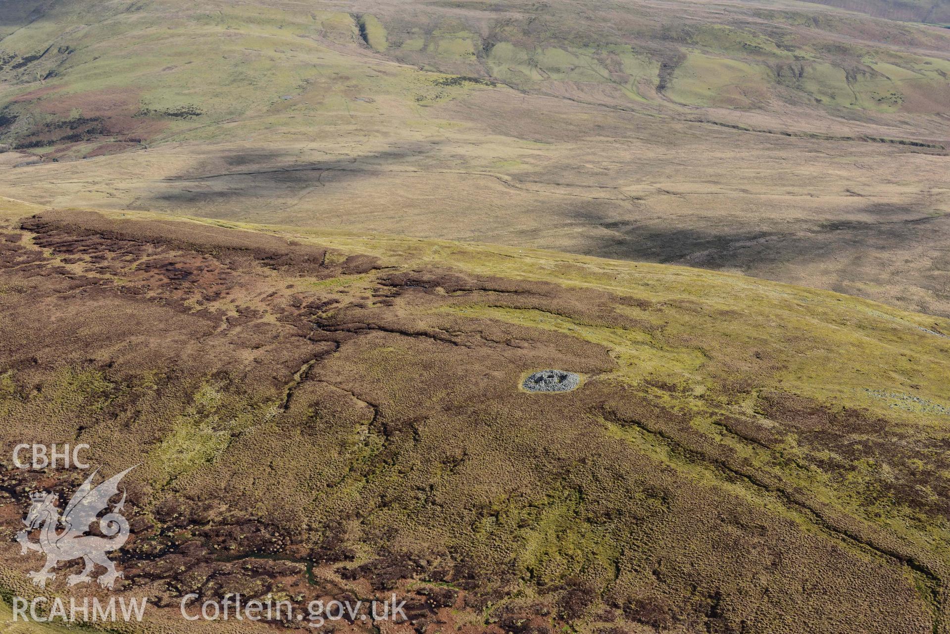 Y Gamriw south cairn. Oblique aerial photograph taken during the Royal Commission’s programme of archaeological aerial reconnaissance by Toby Driver on 14 March 2022.