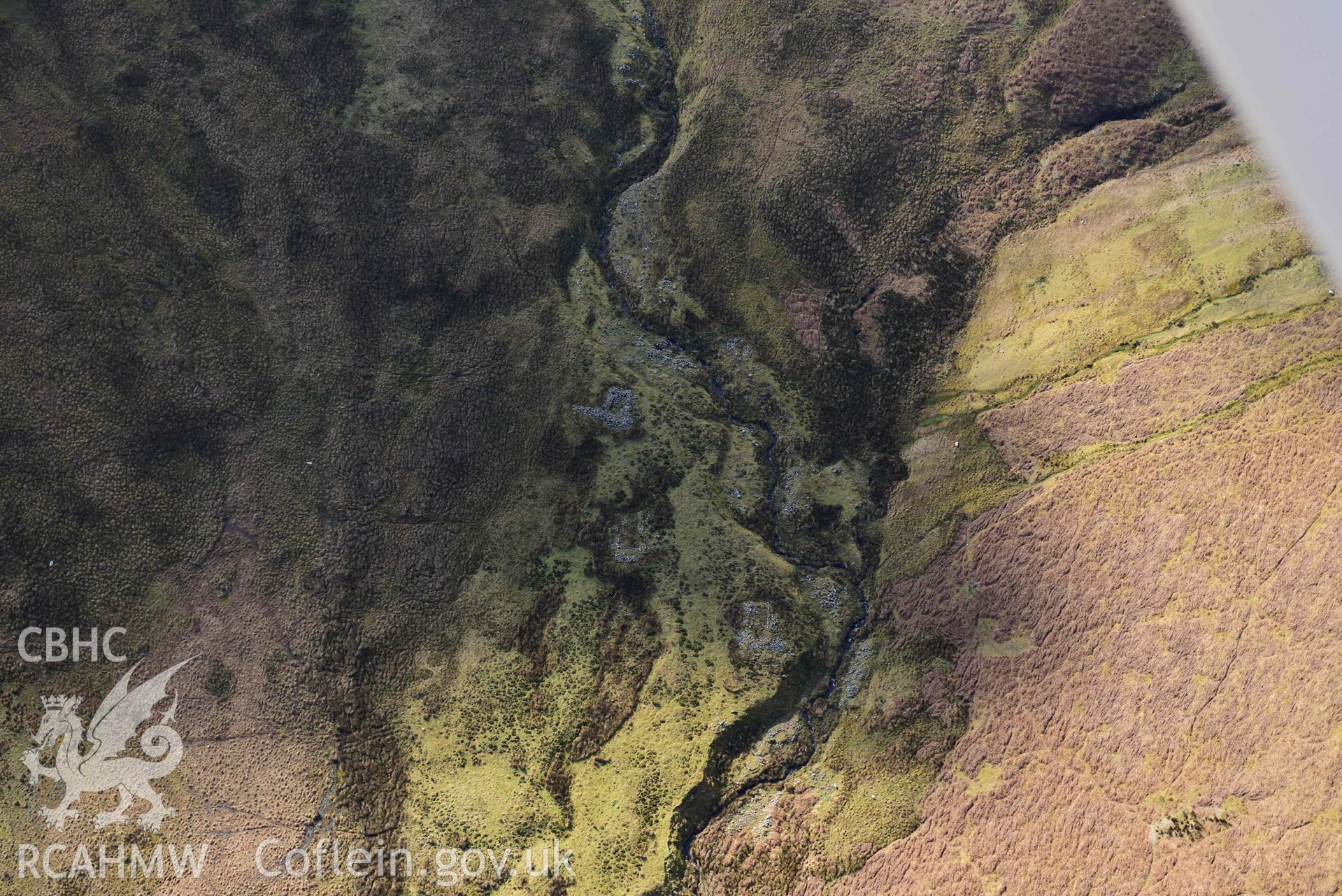 Bryn Melyn hafotau. Oblique aerial photograph taken during the Royal Commission’s programme of archaeological aerial reconnaissance by Toby Driver on 14 March 2022.