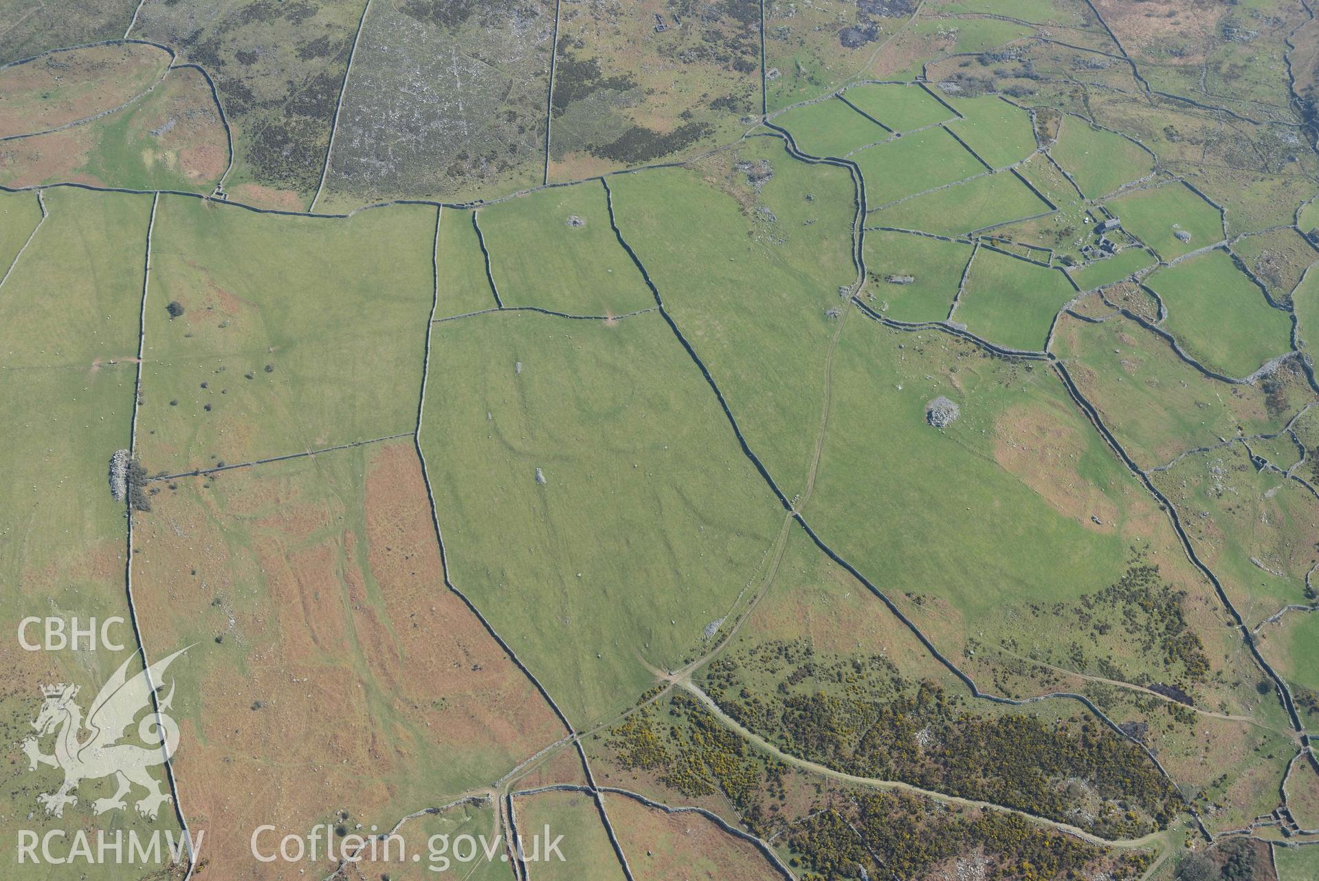 Hendre Coed Uchaf concentric circles. Oblique aerial photographs taken during the Royal Commission’s programme of archaeological aerial reconnaissance by Toby Driver on 25 March 2022.