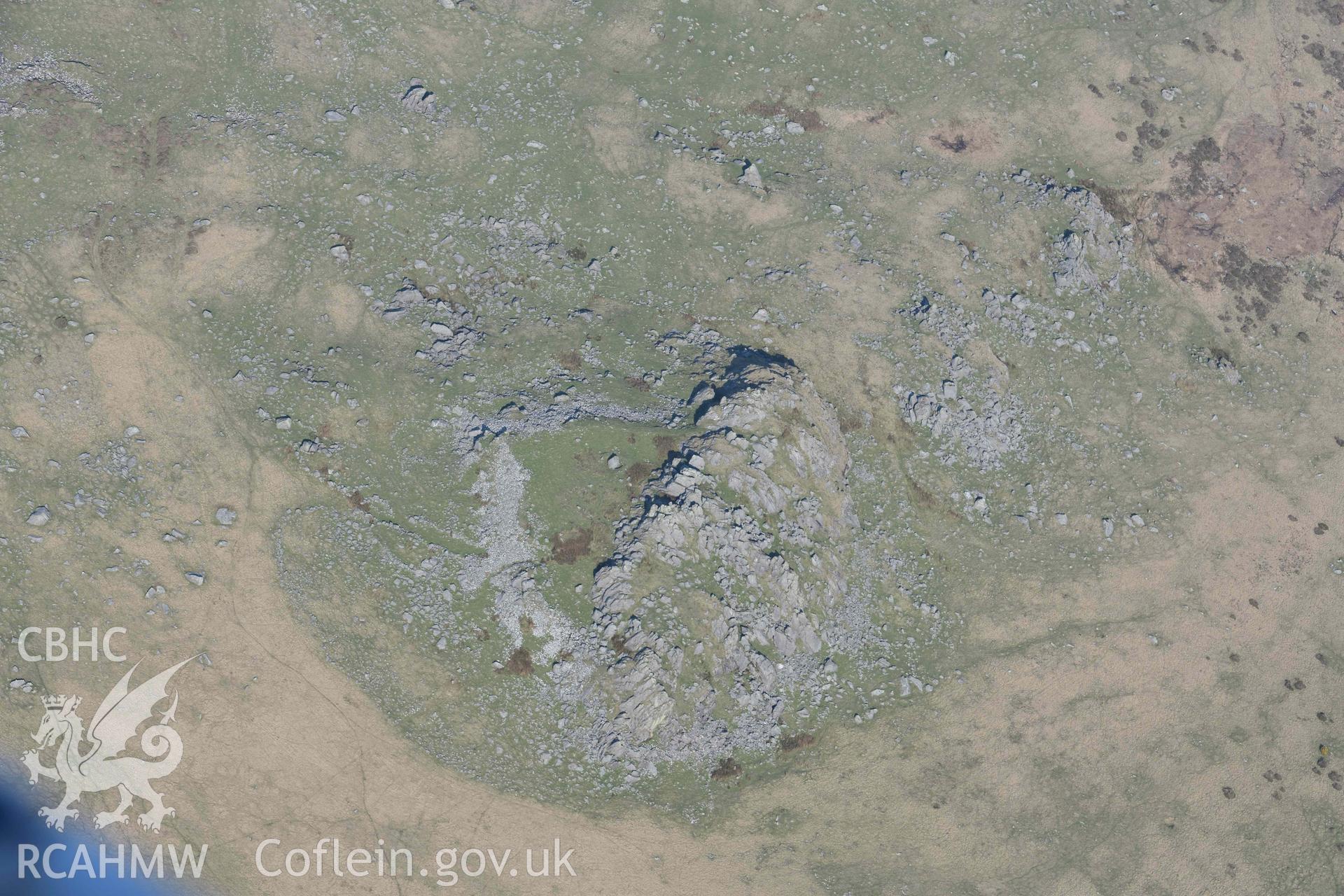 Carn Alw. Oblique aerial photographs taken during the Royal Commission’s programme of archaeological aerial reconnaissance by Toby Driver on 25 March 2022.