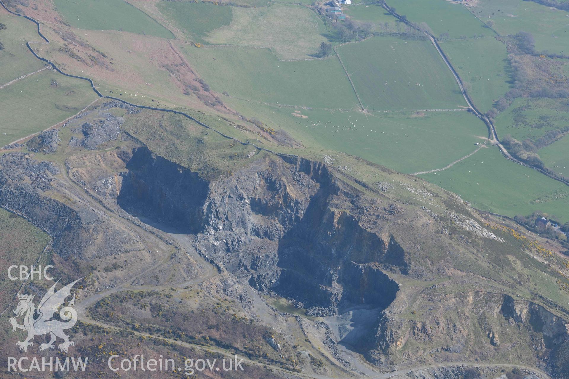 Tal y Gareg Hillfort. Oblique aerial photographs taken during the Royal Commission’s programme of archaeological aerial reconnaissance by Toby Driver on 25 March 2022.