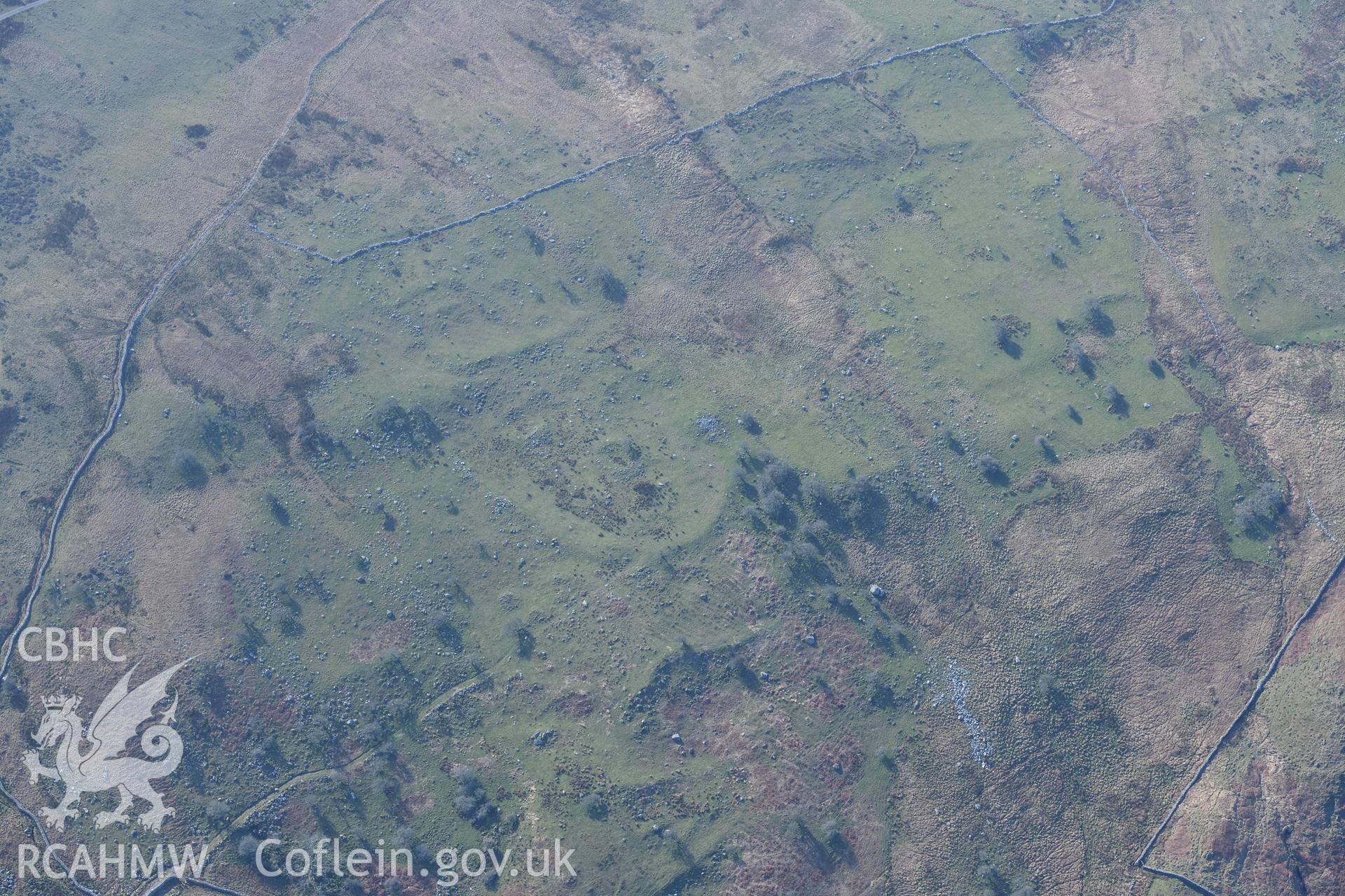 Terraced fields northwest of Bryn Seward. Oblique aerial photograph taken during the Royal Commission’s programme of archaeological aerial reconnaissance by Toby Driver on 25 March 2022.