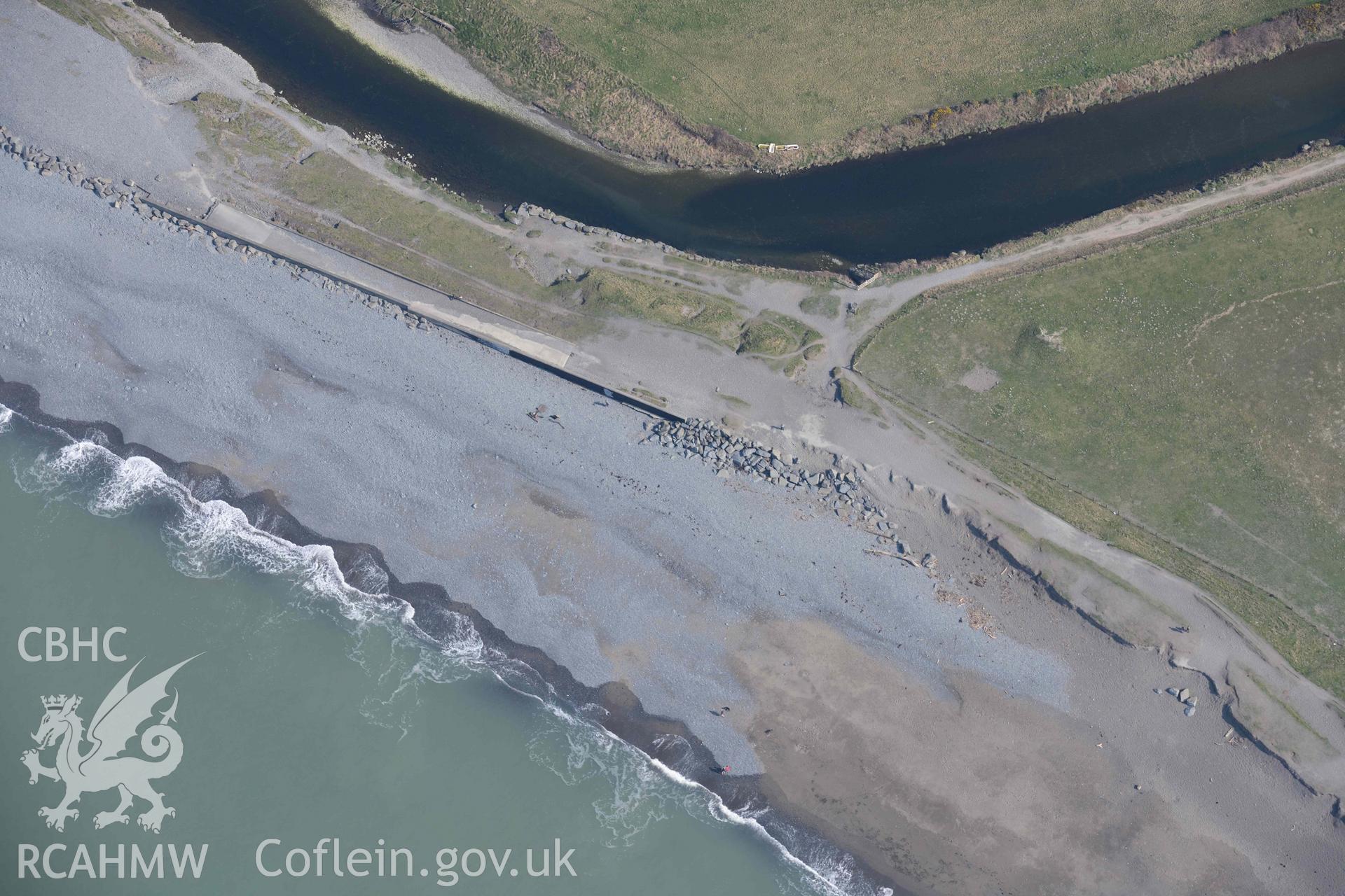 Tanybwlch Beach, storm damage to wall. Oblique aerial photograph taken during the Royal Commission’s programme of archaeological aerial reconnaissance by Toby Driver on 25 March 2022.