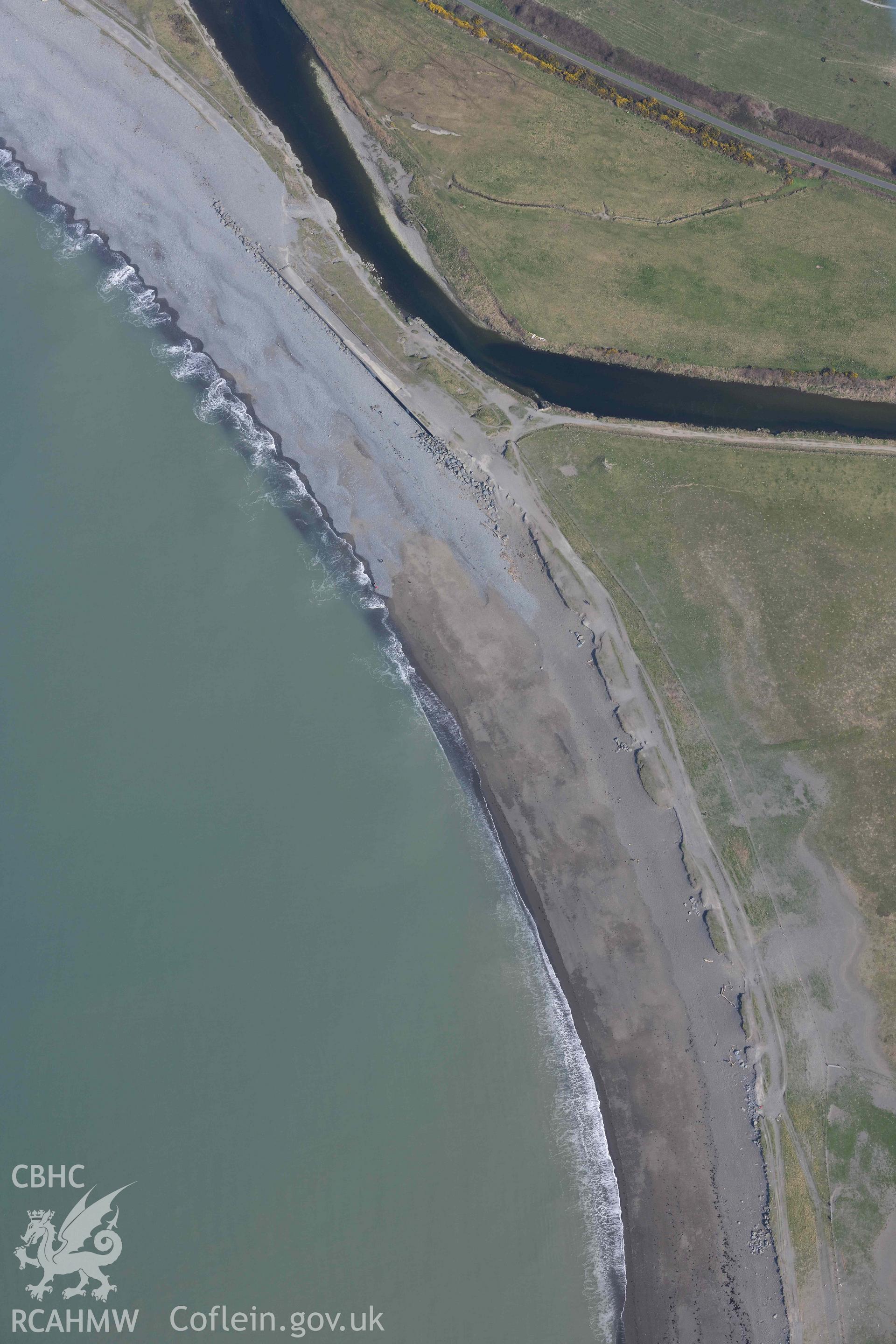 Tanybwlch Beach, storm damage to wall. Oblique aerial photograph taken during the Royal Commission’s programme of archaeological aerial reconnaissance by Toby Driver on 25 March 2022.