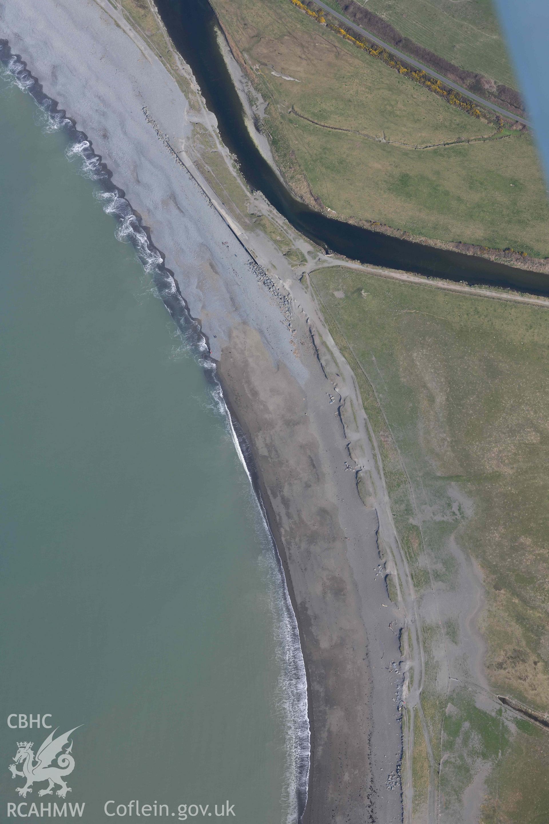 Tanybwlch Beach, storm damage to wall. Oblique aerial photograph taken during the Royal Commission’s programme of archaeological aerial reconnaissance by Toby Driver on 25 March 2022.