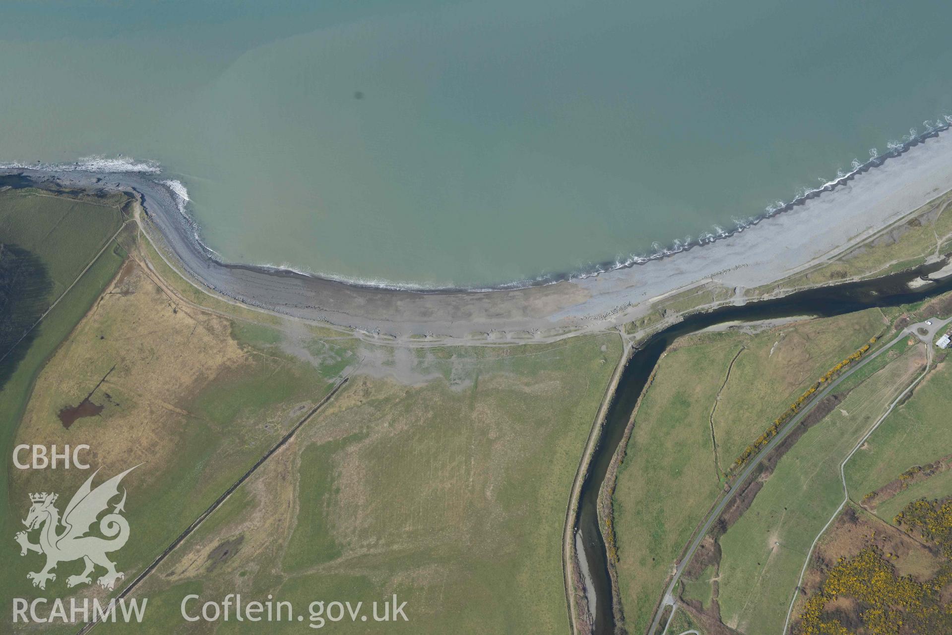 Tanybwlch Beach, storm damage to wall. Oblique aerial photograph taken during the Royal Commission’s programme of archaeological aerial reconnaissance by Toby Driver on 25 March 2022.