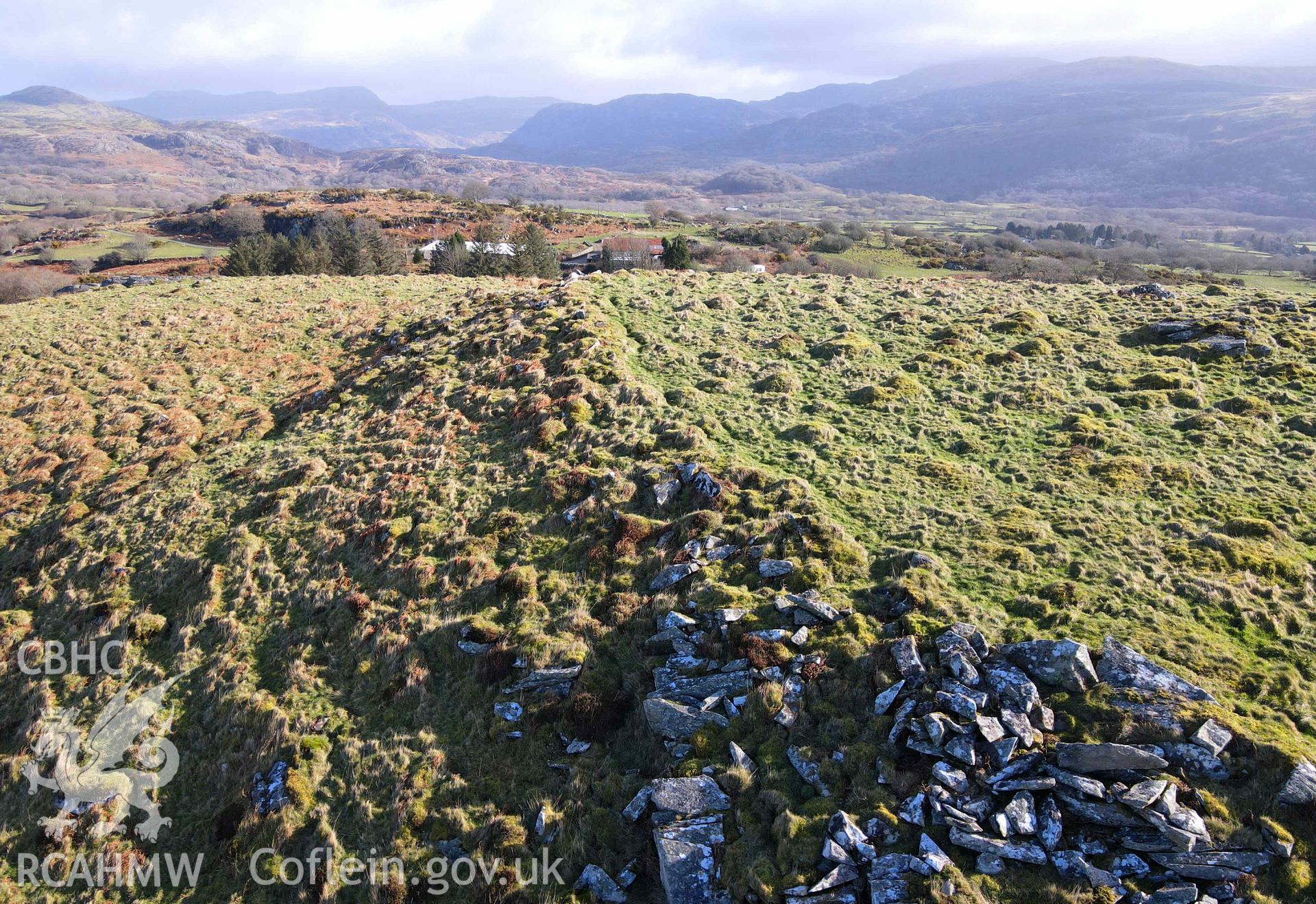 Digital colour photograph showing Clogwyn Arllef (N rampart).