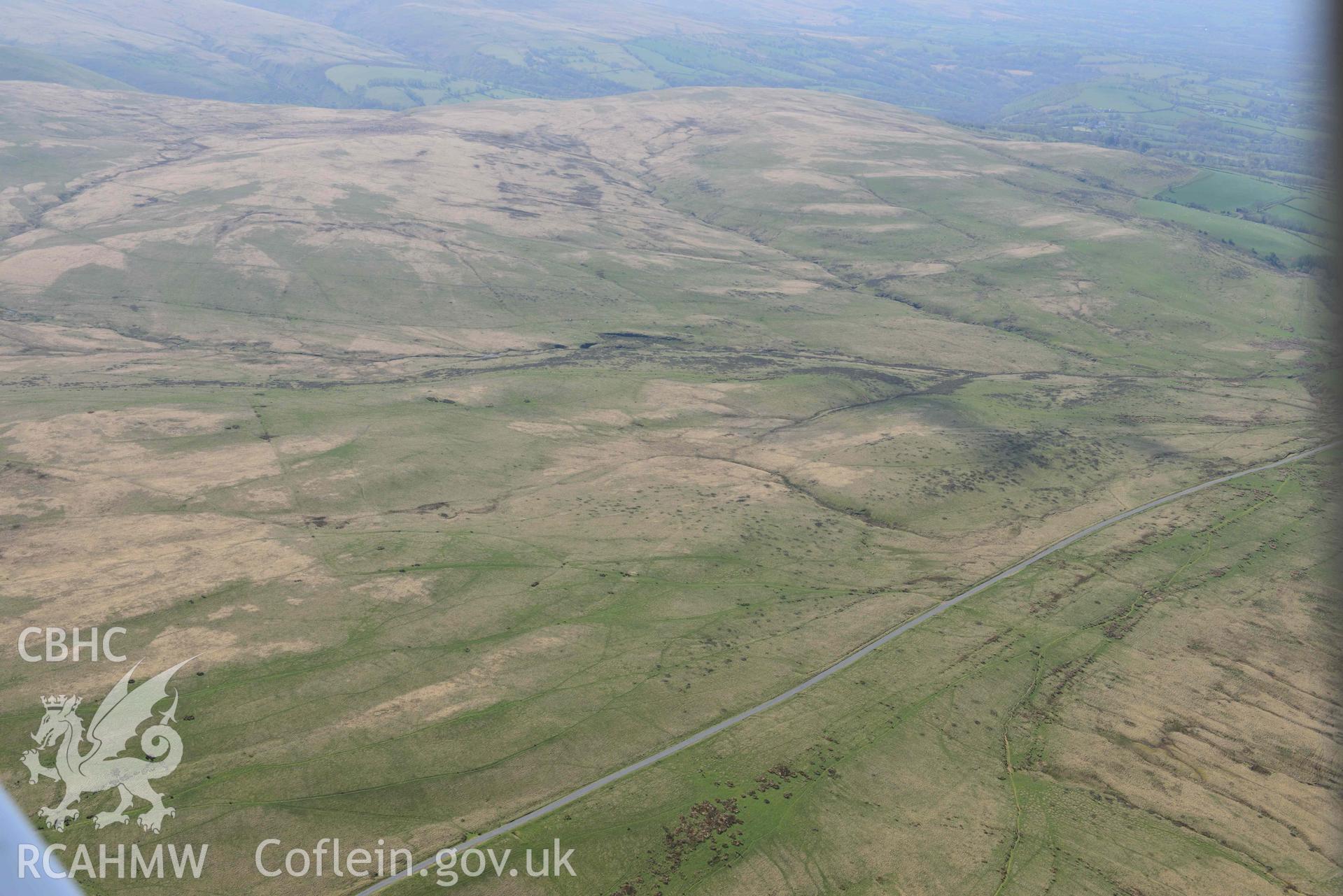 Arosfa Garreg Lwyd Roman Camp, view from the north. Oblique aerial photograph taken during the Royal Commission's programme of archaeological aerial reconnaissance by Toby Driver on 29 April 2022.