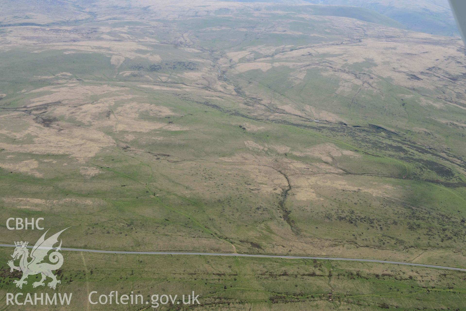 Arosfa Garreg Lwyd Roman Camp, view from the north. Oblique aerial photograph taken during the Royal Commission's programme of archaeological aerial reconnaissance by Toby Driver on 29 April 2022.