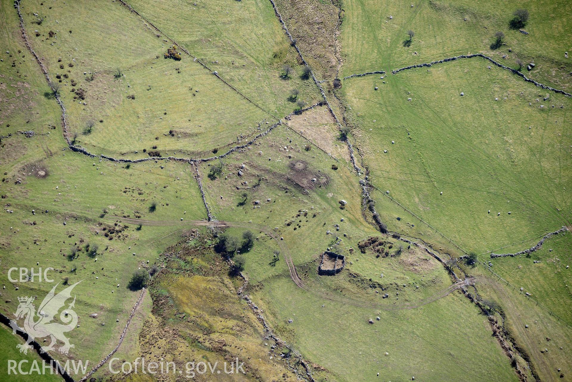 Moel Faban enclosed hut group at photo NGR, view from north. Oblique aerial photograph taken during the Royal Commission’s programme of archaeological aerial reconnaissance by Toby Driver on 20 April 2018.