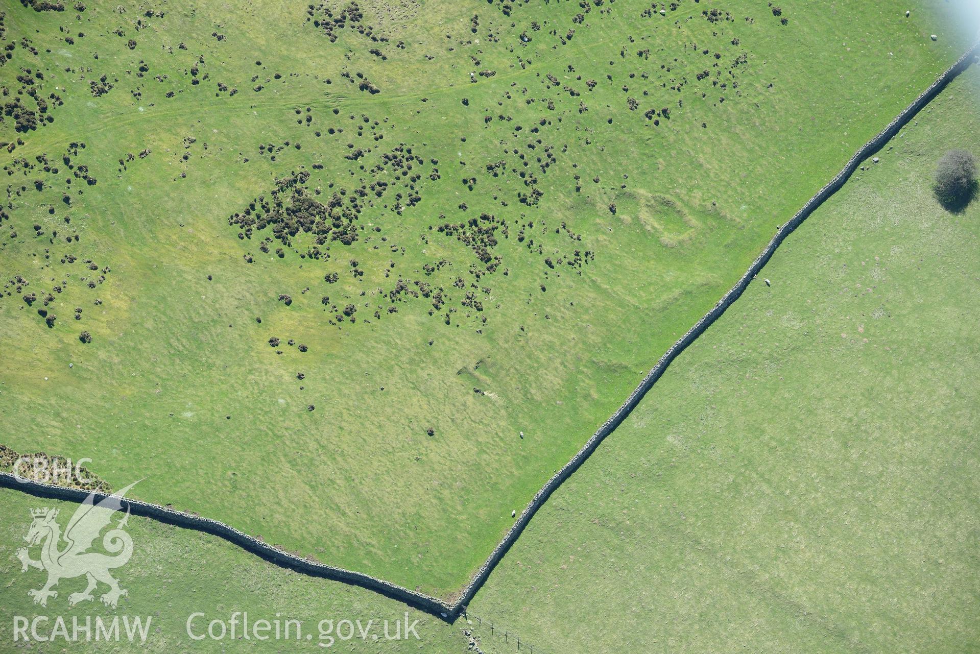 Ffridd Ddu, hut circle settlement. Oblique aerial photograph taken during the Royal Commission’s programme of archaeological aerial reconnaissance by Toby Driver on 20 April 2018.