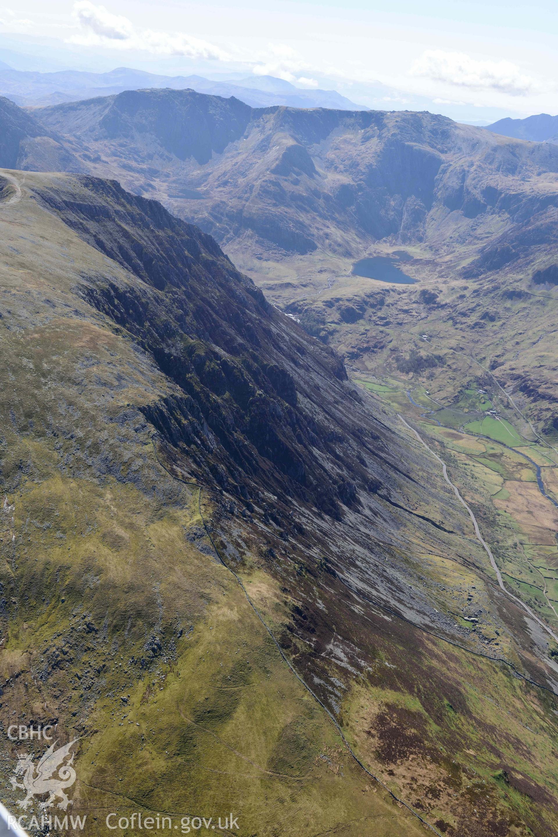 Nant Ffrancon anti-invasion defences, distant view from north-west over Clogwyn Llys. Oblique aerial photograph taken during the Royal Commission’s programme of archaeological aerial reconnaissance by Toby Driver on 20 April 2018.