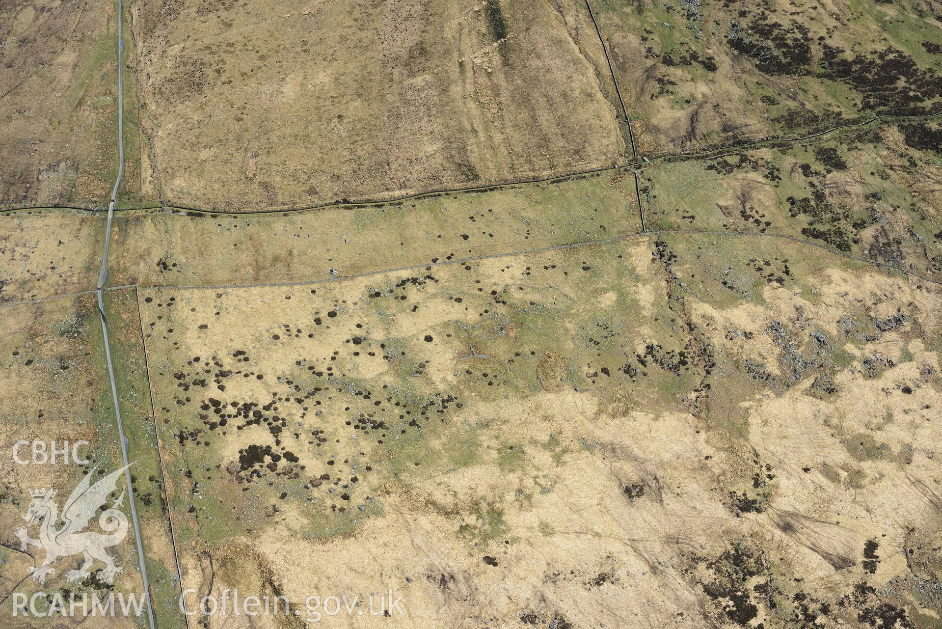 Huts and enclosures, south-east of Glan Llugwy. Oblique aerial photograph taken during the Royal Commission’s programme of archaeological aerial reconnaissance by Toby Driver on 20 April 2018.