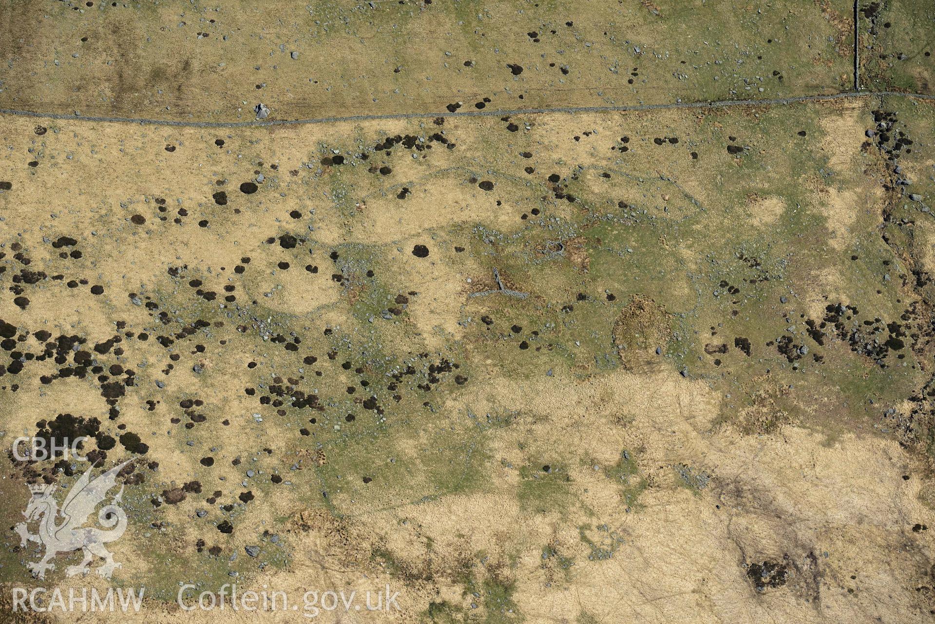 Huts and enclosures, south-east of Glan Llugwy. Oblique aerial photograph taken during the Royal Commission’s programme of archaeological aerial reconnaissance by Toby Driver on 20 April 2018.