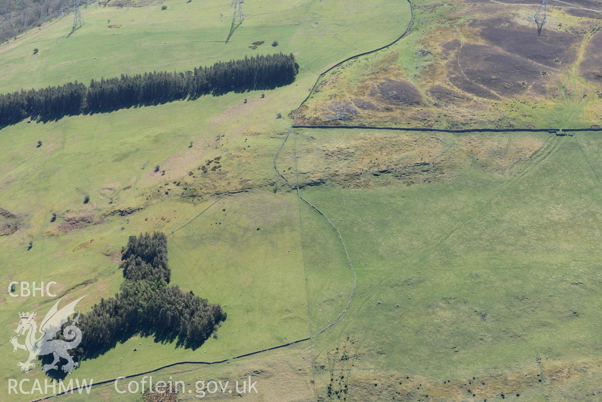 Enclosed hut groups, Ffridd ddu, view from north. Oblique aerial photograph taken during the Royal Commission’s programme of archaeological aerial reconnaissance by Toby Driver on 20 April 2018.