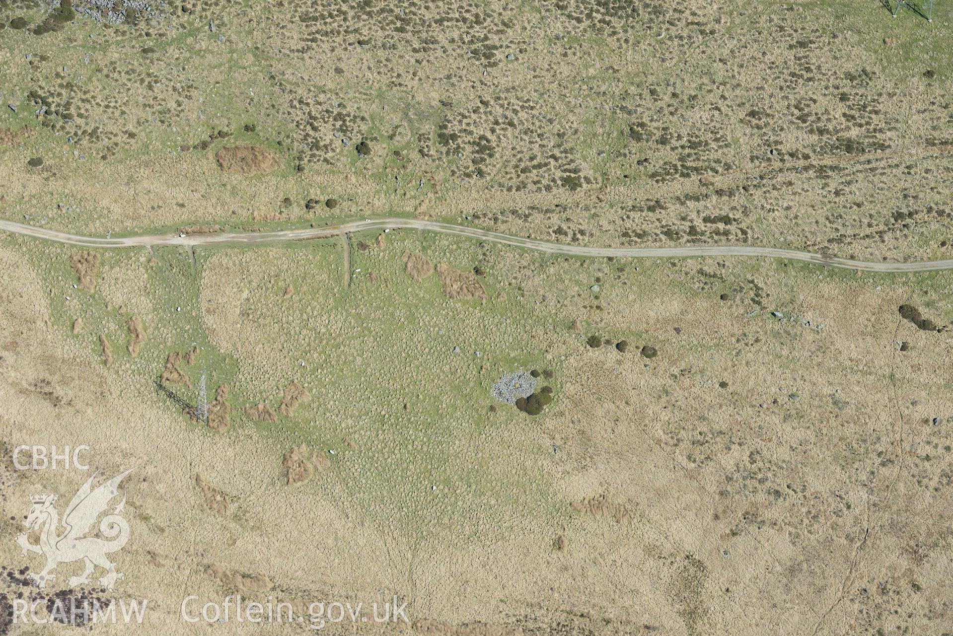 Barclodiad-y-gawres cairn. Oblique aerial photograph taken during the Royal Commission’s programme of archaeological aerial reconnaissance by Toby Driver on 20 April 2018.