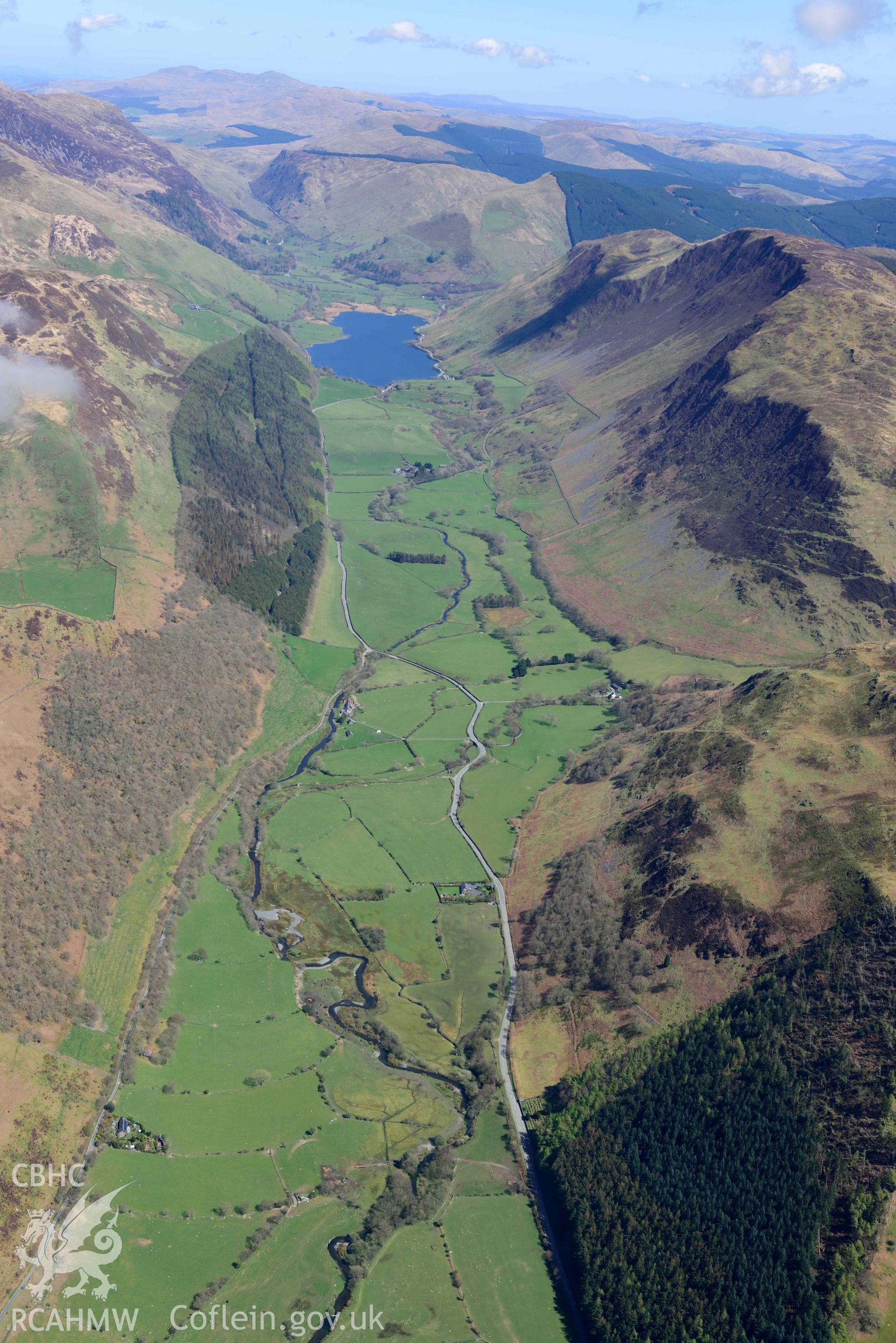 Tal-y-llyn lake, view from south-west along Dysynni valley. Oblique aerial photograph taken during the Royal Commission’s programme of archaeological aerial reconnaissance by Toby Driver on 20 April 2018.