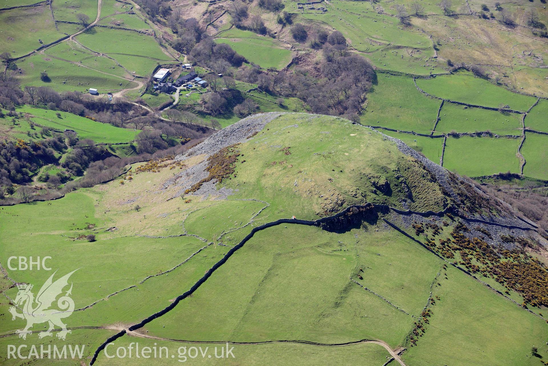 Dinas hillfort, Llanfairfechan, view from north-east. Oblique aerial photograph taken during the Royal Commission’s programme of archaeological aerial reconnaissance by Toby Driver on 20 April 2018.