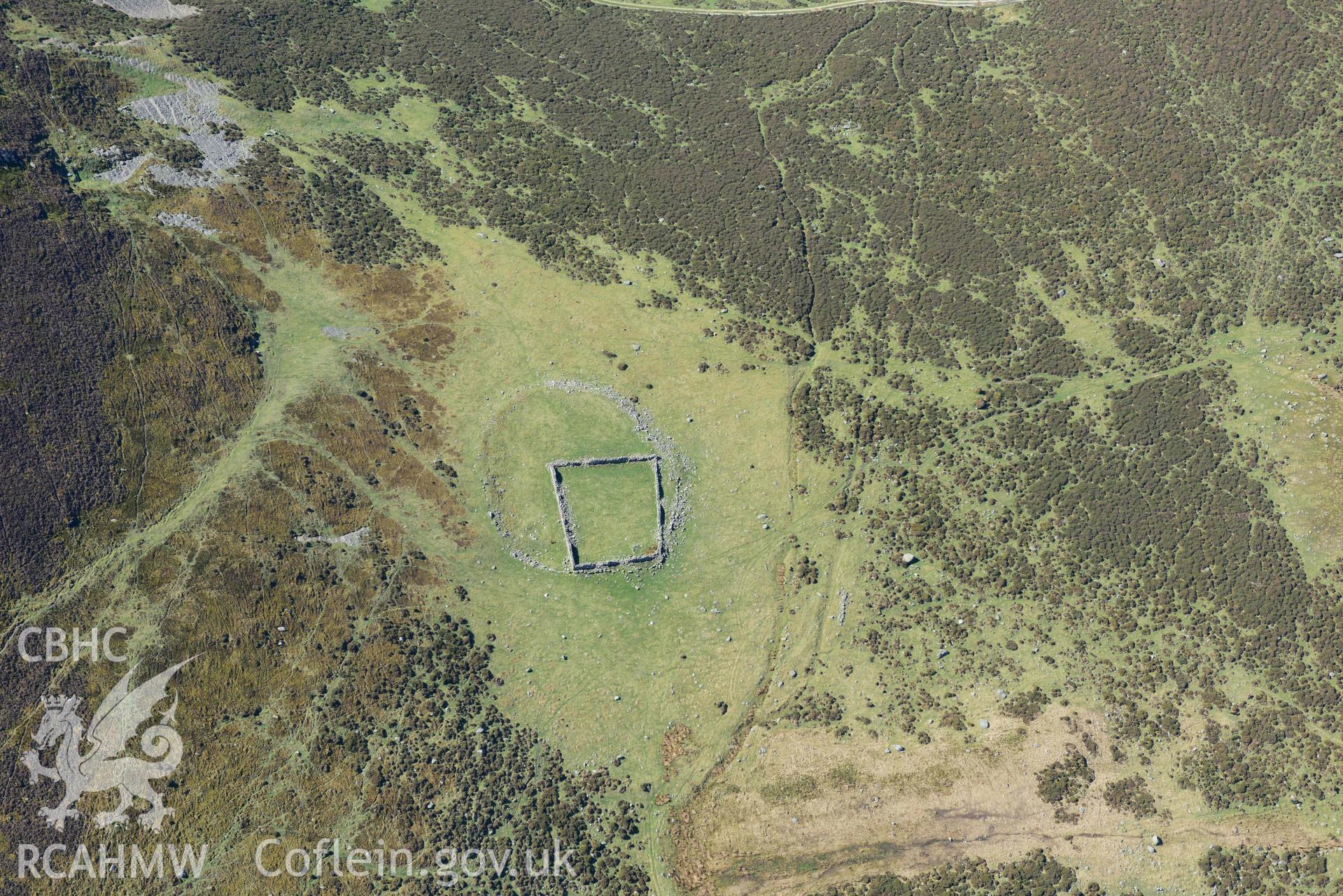 Foel Dduarth enclosure. Oblique aerial photograph taken during the Royal Commission’s programme of archaeological aerial reconnaissance by Toby Driver on 20 April 2018.