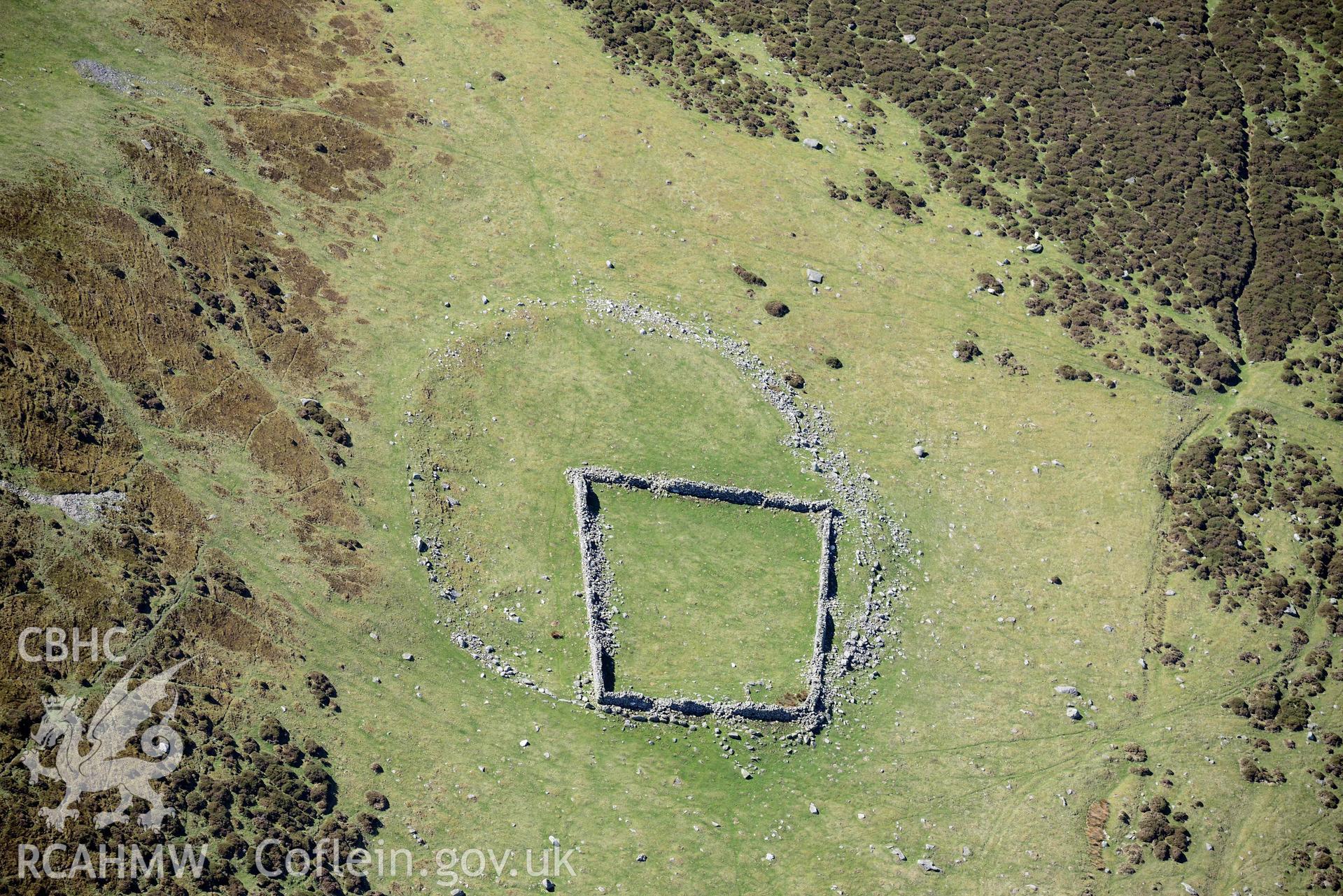 Foel Dduarth enclosure. Oblique aerial photograph taken during the Royal Commission’s programme of archaeological aerial reconnaissance by Toby Driver on 20 April 2018.