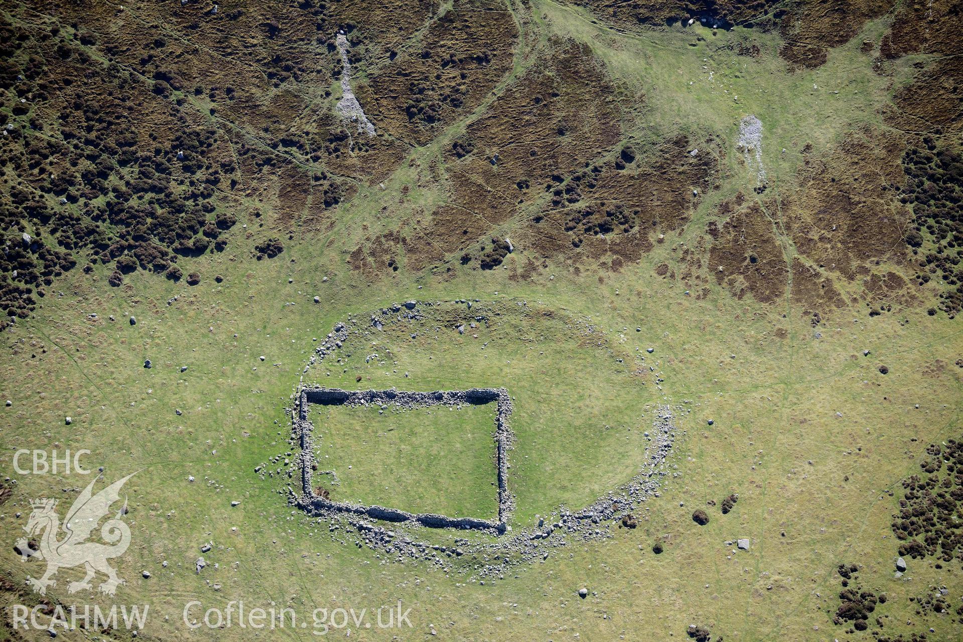 Foel Dduarth enclosure. Oblique aerial photograph taken during the Royal Commission’s programme of archaeological aerial reconnaissance by Toby Driver on 20 April 2018.