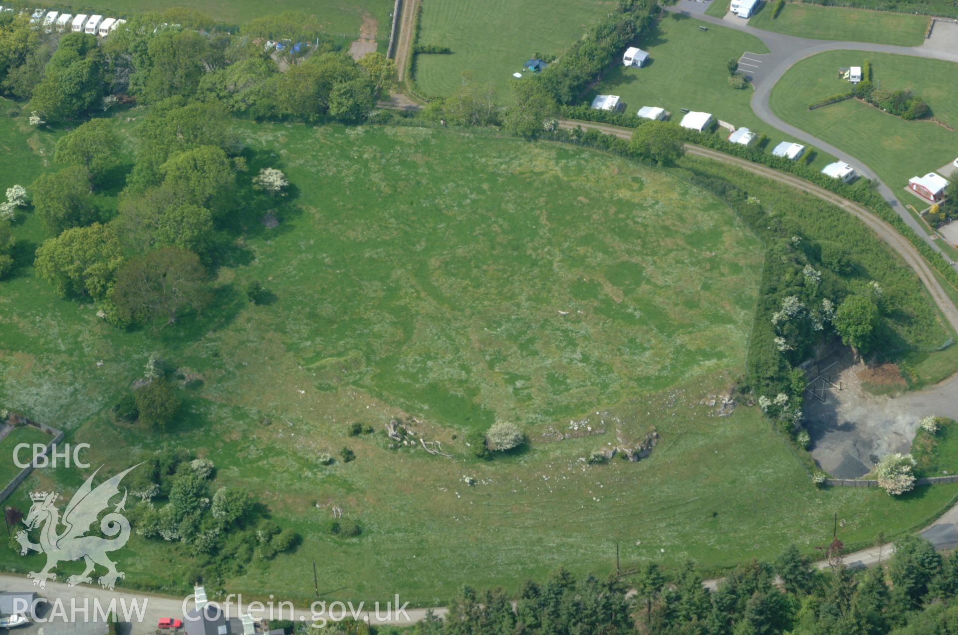 RCAHMW colour oblique aerial photograph of Parciau Hillfort taken on 26/05/2004 by Toby Driver