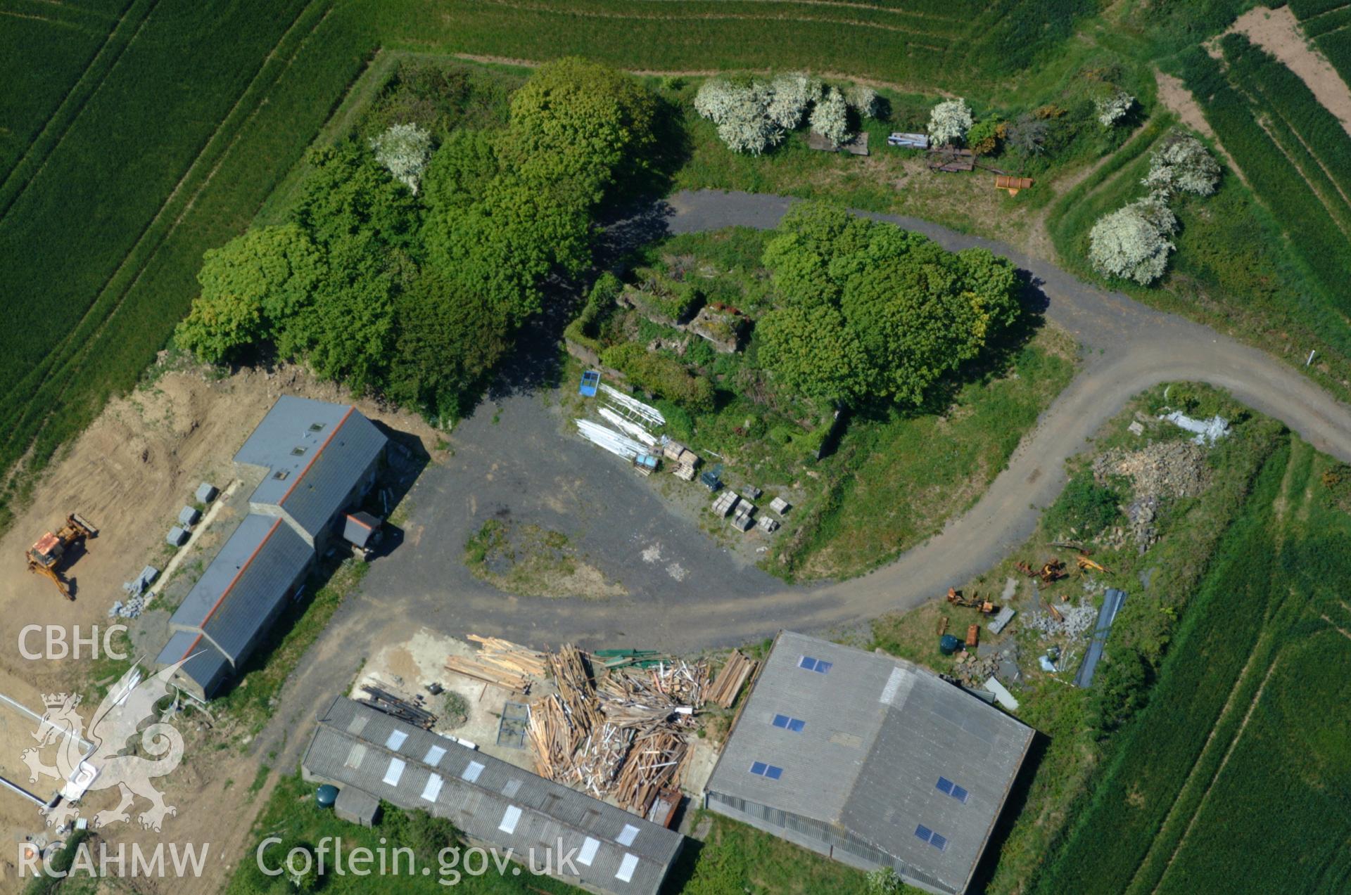 RCAHMW colour oblique aerial photograph of Crofftyfty, Solva. Taken on 25 May 2004 by Toby Driver