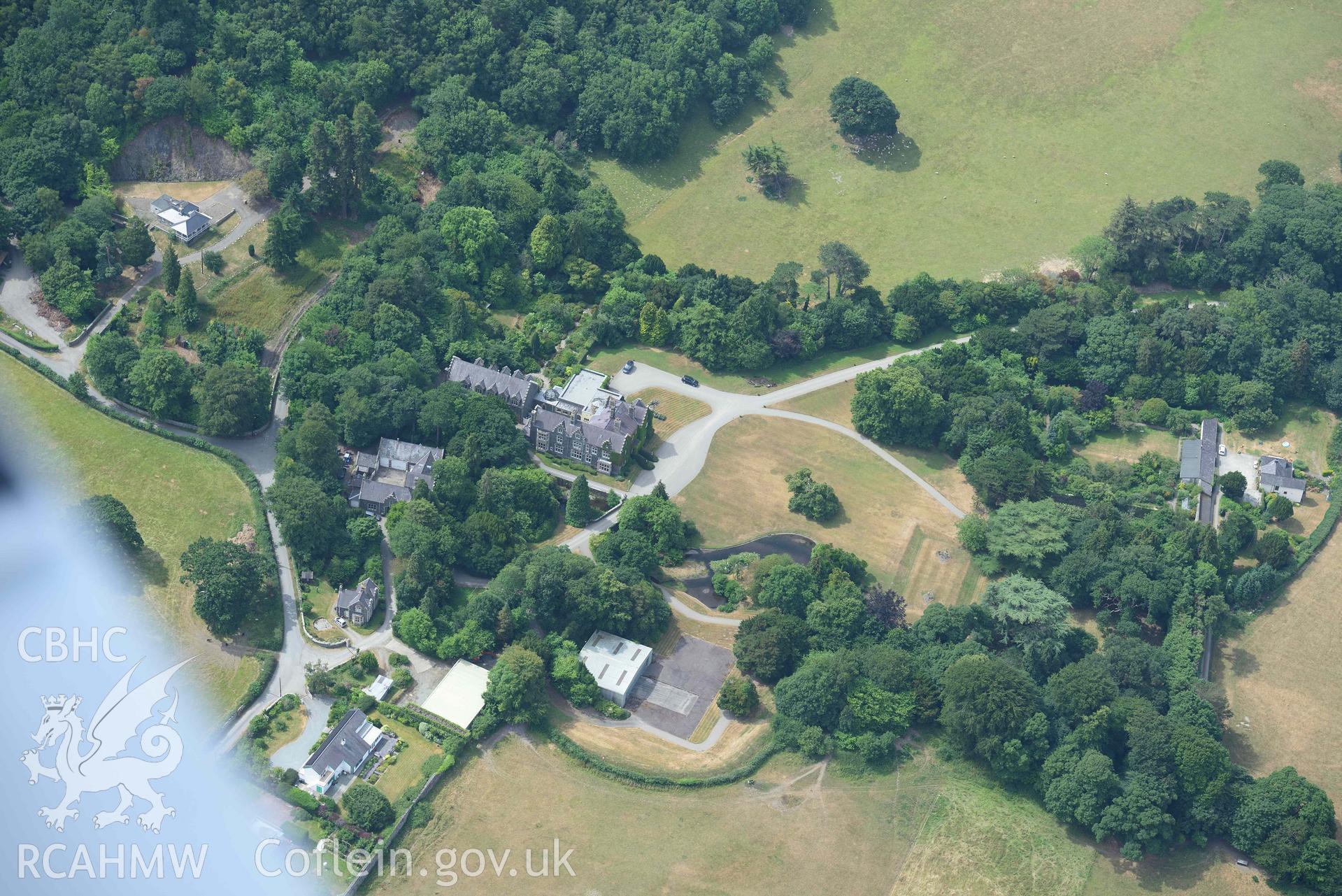 Gorddinog house and grounds. Oblique aerial photograph taken during the Royal Commission’s programme of archaeological aerial reconnaissance by Toby Driver on 10 July 2018.