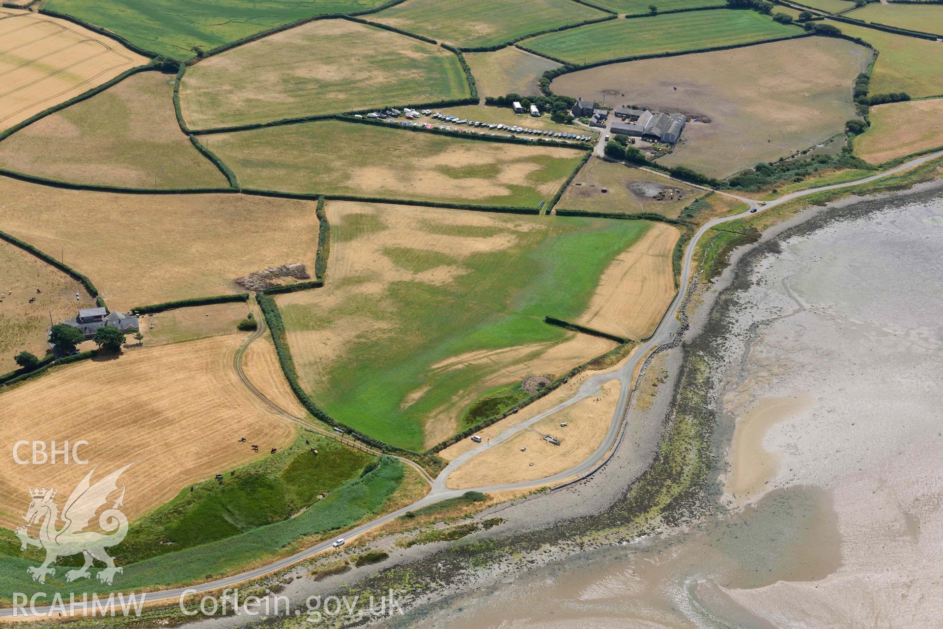 Glan y Mor cropmarks. Oblique aerial photograph taken during the Royal Commission’s programme of archaeological aerial reconnaissance by Toby Driver on 10 July 2018.