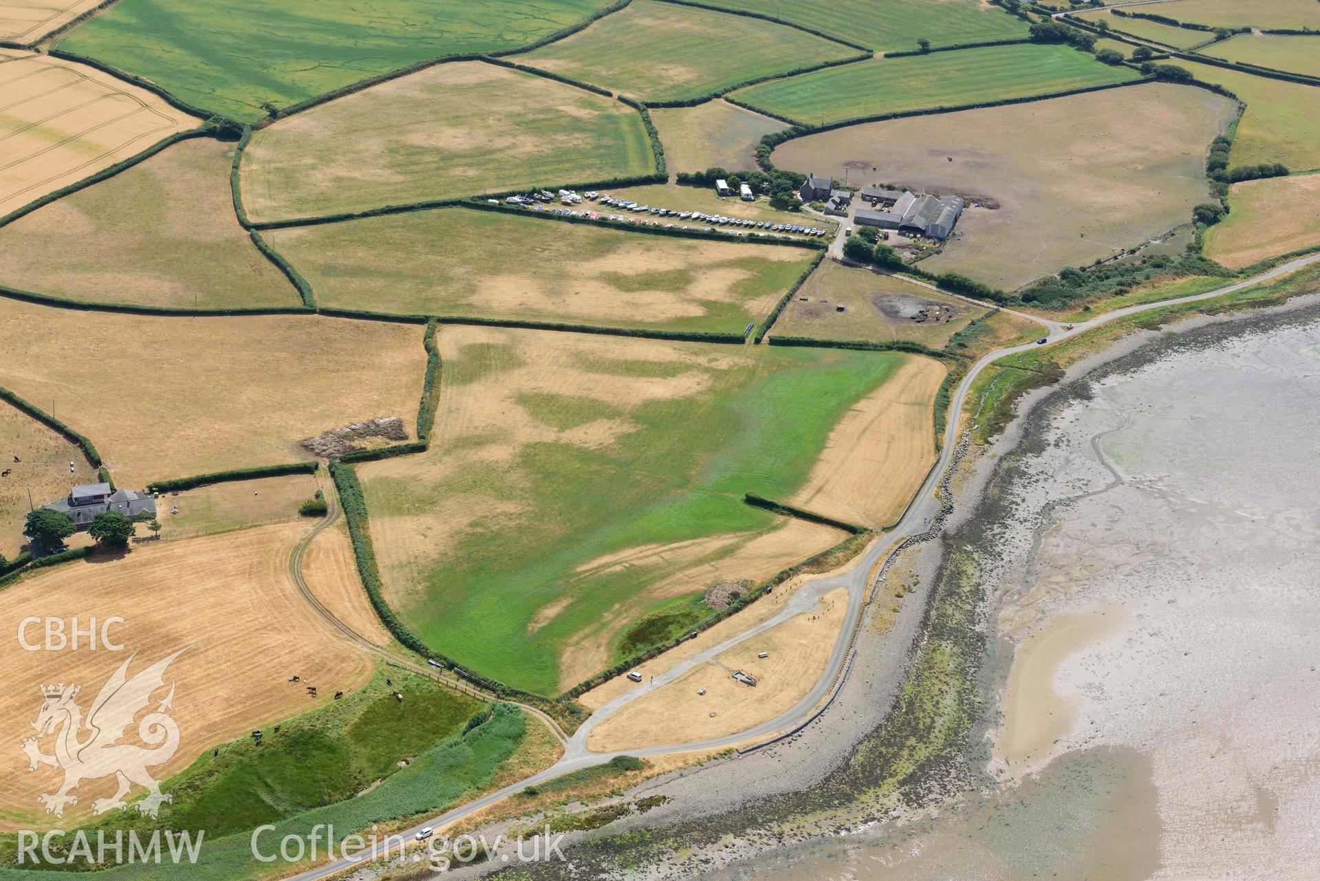 Glan y Mor cropmarks. Oblique aerial photograph taken during the Royal Commission’s programme of archaeological aerial reconnaissance by Toby Driver on 10 July 2018.