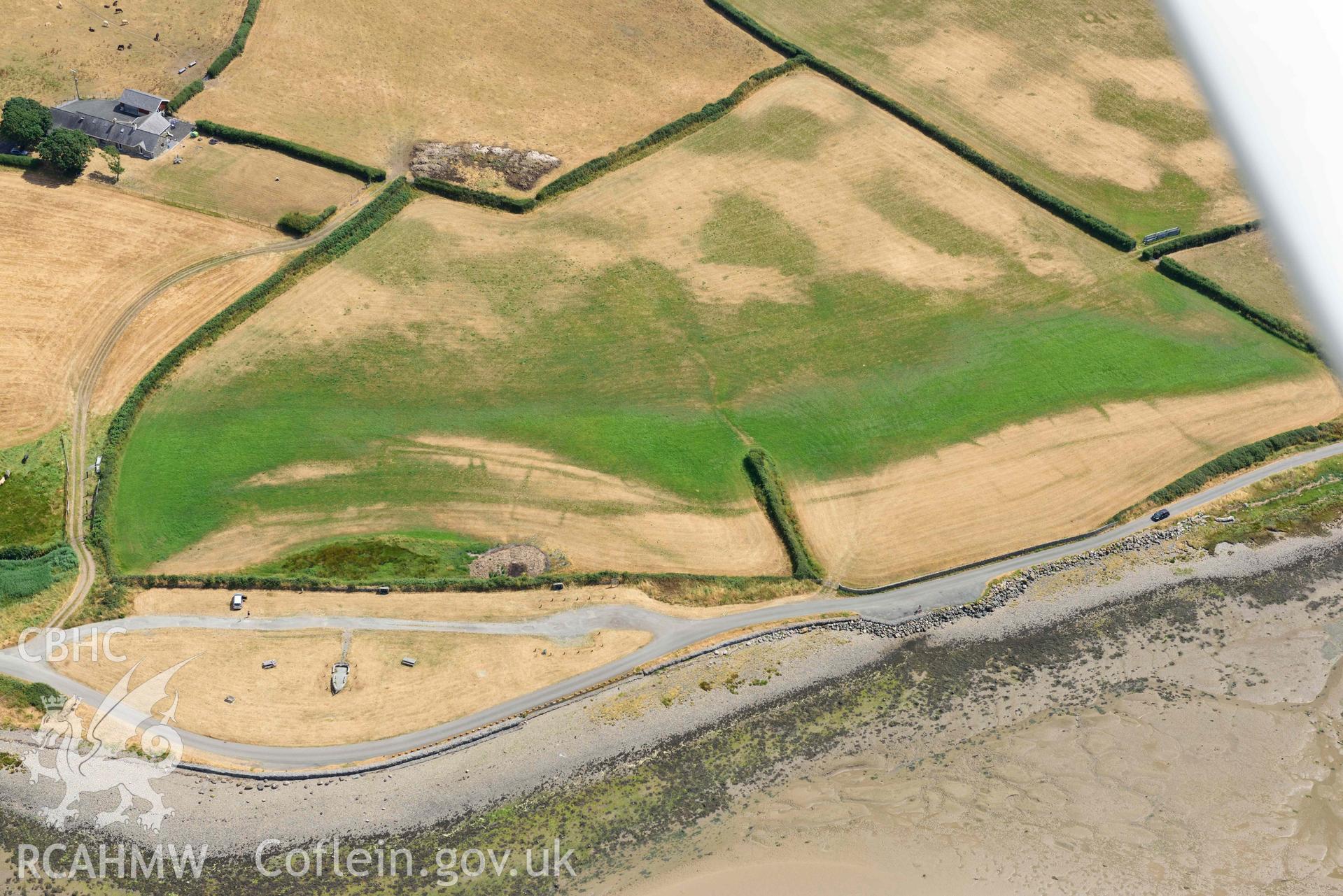 Glan y Mor cropmarks. Oblique aerial photograph taken during the Royal Commission’s programme of archaeological aerial reconnaissance by Toby Driver on 10 July 2018.