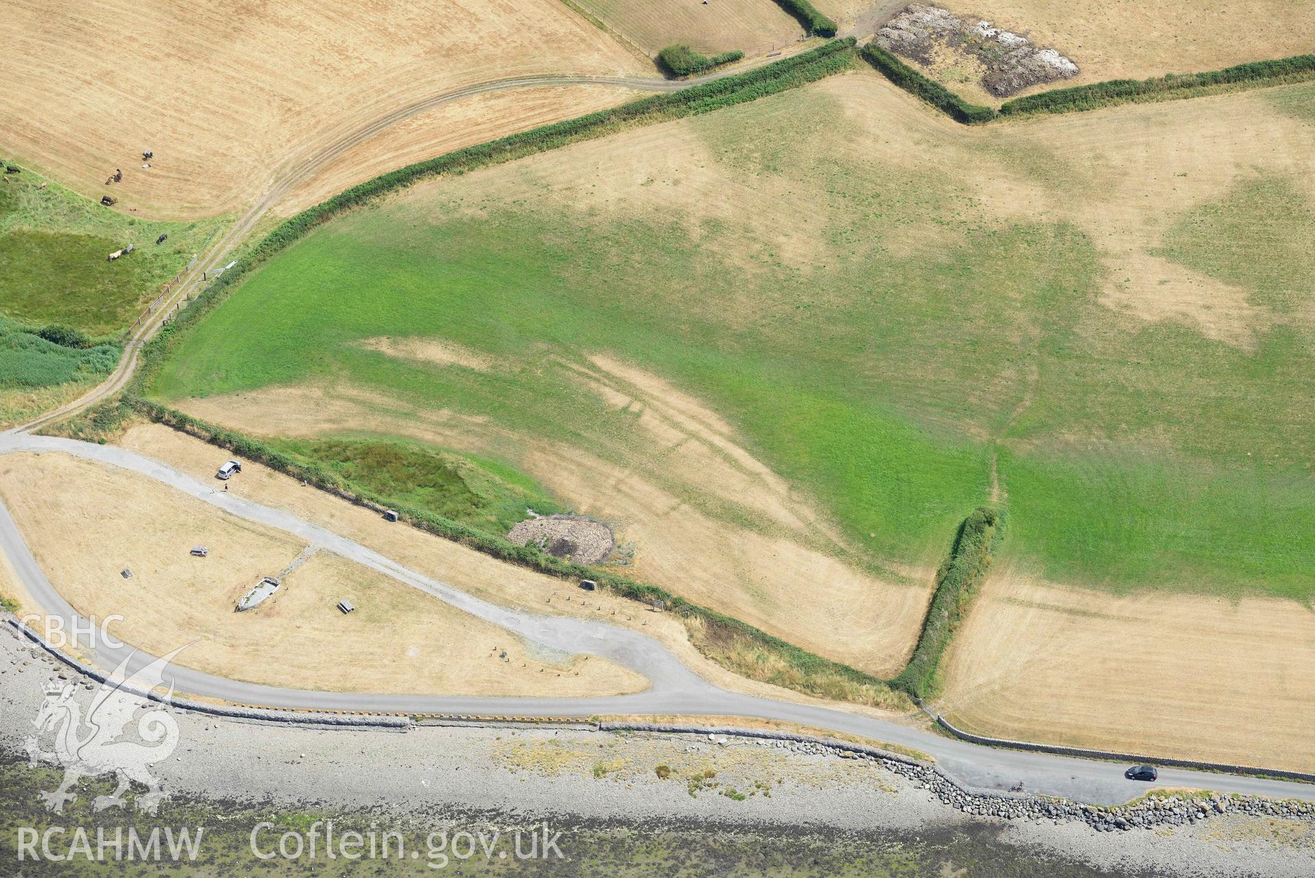 Glan y Mor cropmarks. Oblique aerial photograph taken during the Royal Commission’s programme of archaeological aerial reconnaissance by Toby Driver on 10 July 2018.