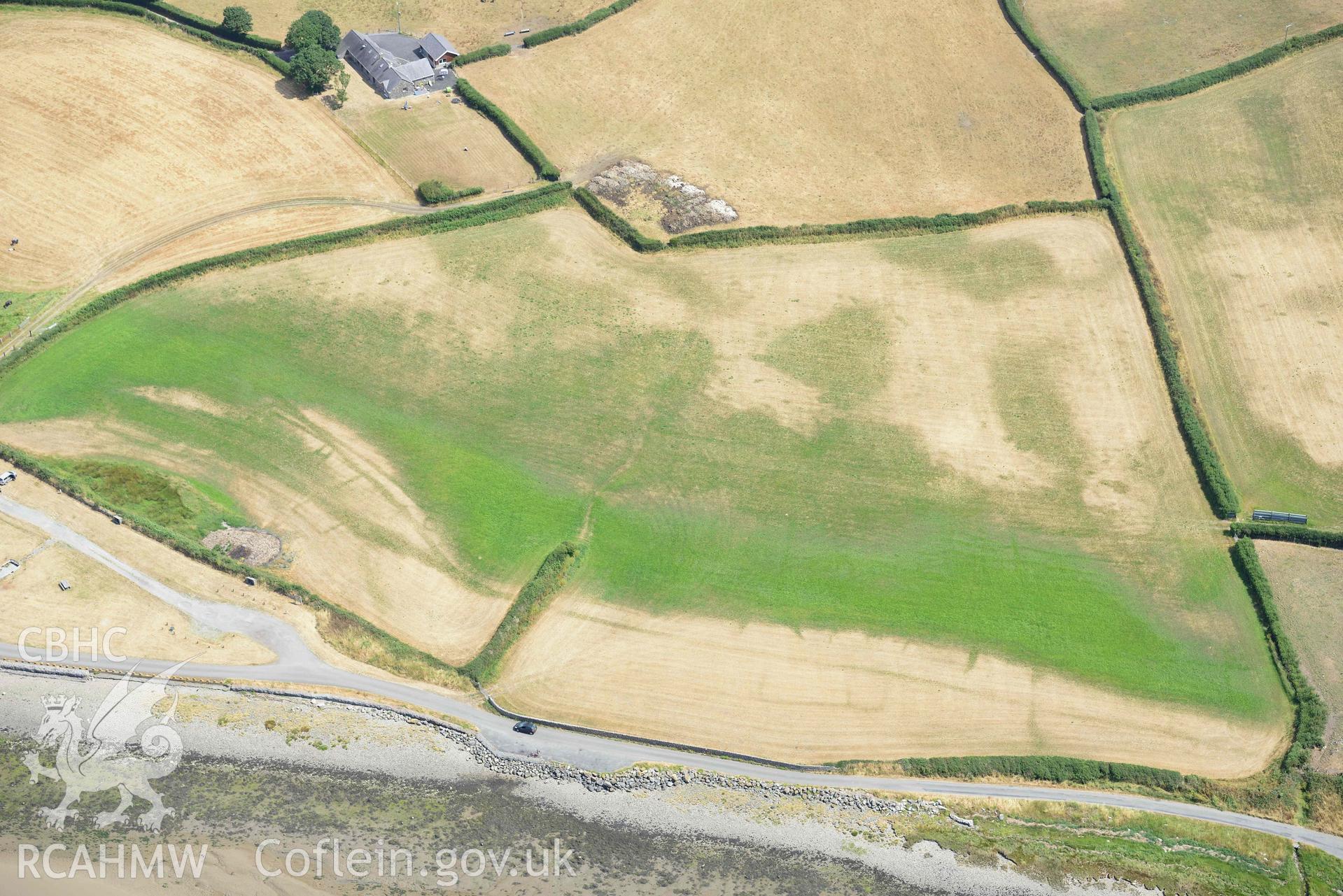 Glan y Mor cropmarks. Oblique aerial photograph taken during the Royal Commission’s programme of archaeological aerial reconnaissance by Toby Driver on 10 July 2018.