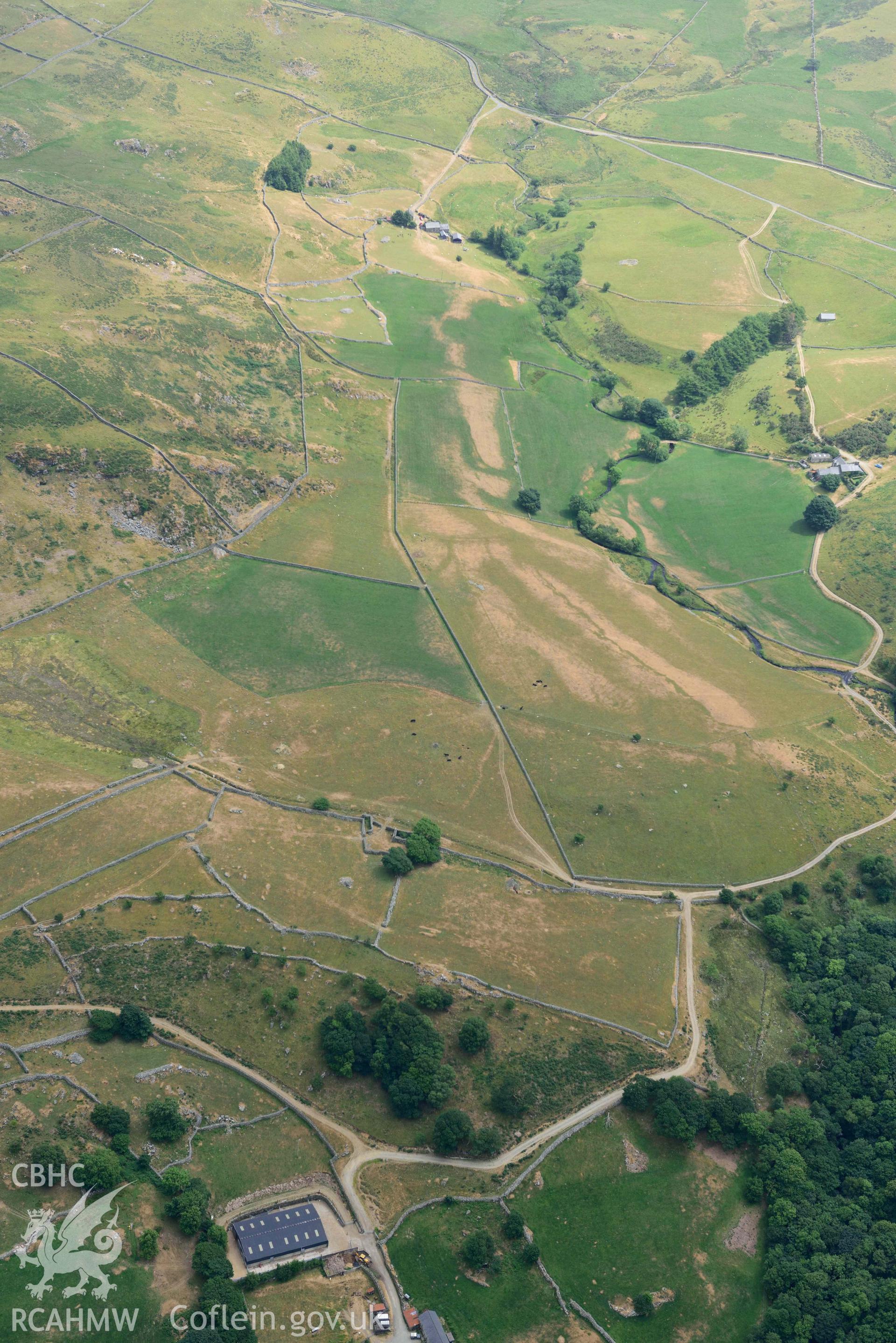 Llys Bradwen. Oblique aerial photograph taken during the Royal Commission’s programme of archaeological aerial reconnaissance by Toby Driver on 10 July 2018.