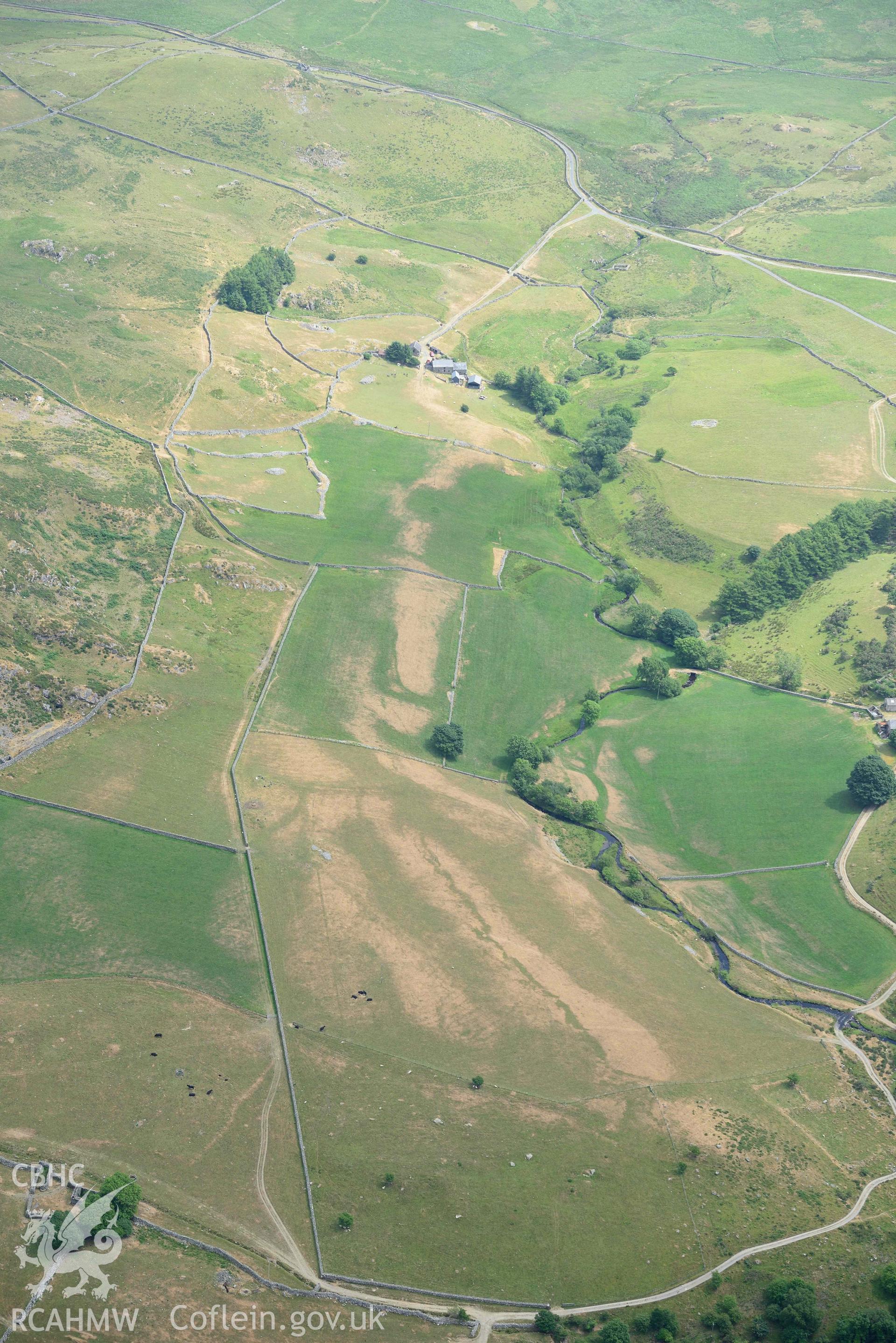 Llys Bradwen. Oblique aerial photograph taken during the Royal Commission’s programme of archaeological aerial reconnaissance by Toby Driver on 10 July 2018.