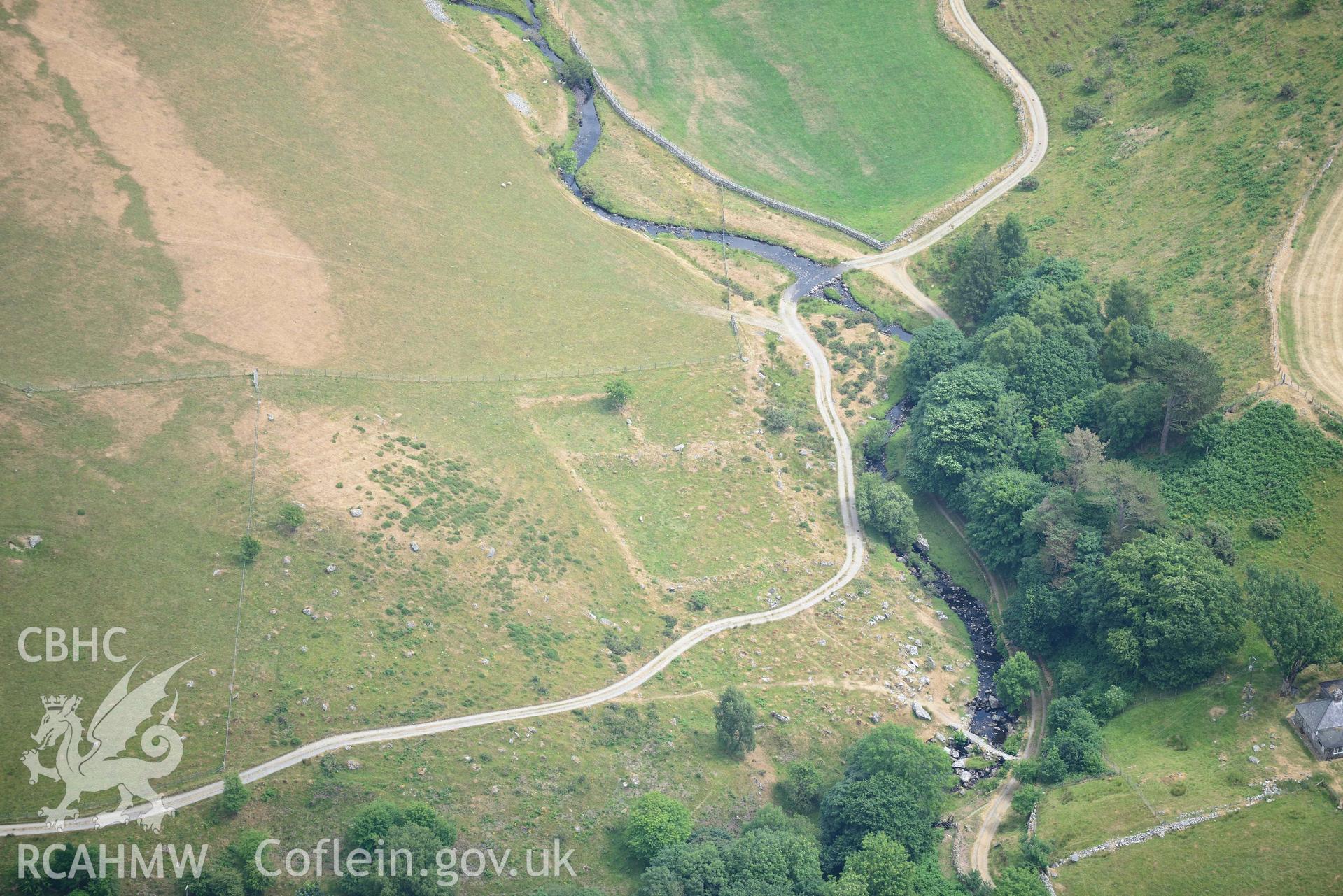 Llys Bradwen. Oblique aerial photograph showing detailed view, taken during the Royal Commission’s programme of archaeological aerial reconnaissance by Toby Driver on 10 July 2018.