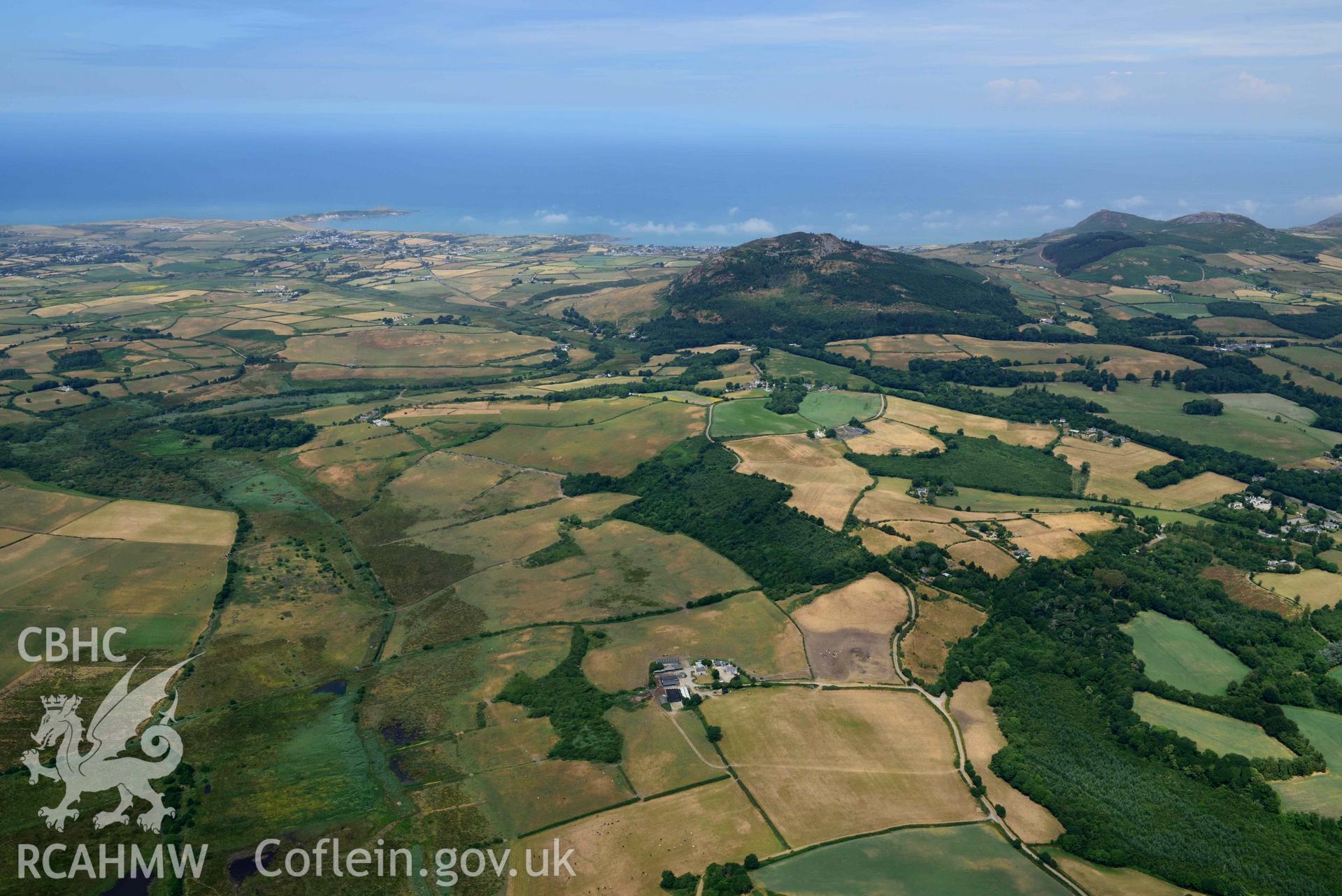 Garn Boduan. Oblique aerial photograph taken during the Royal Commission’s programme of archaeological aerial reconnaissance by Toby Driver on 10 July 2018.