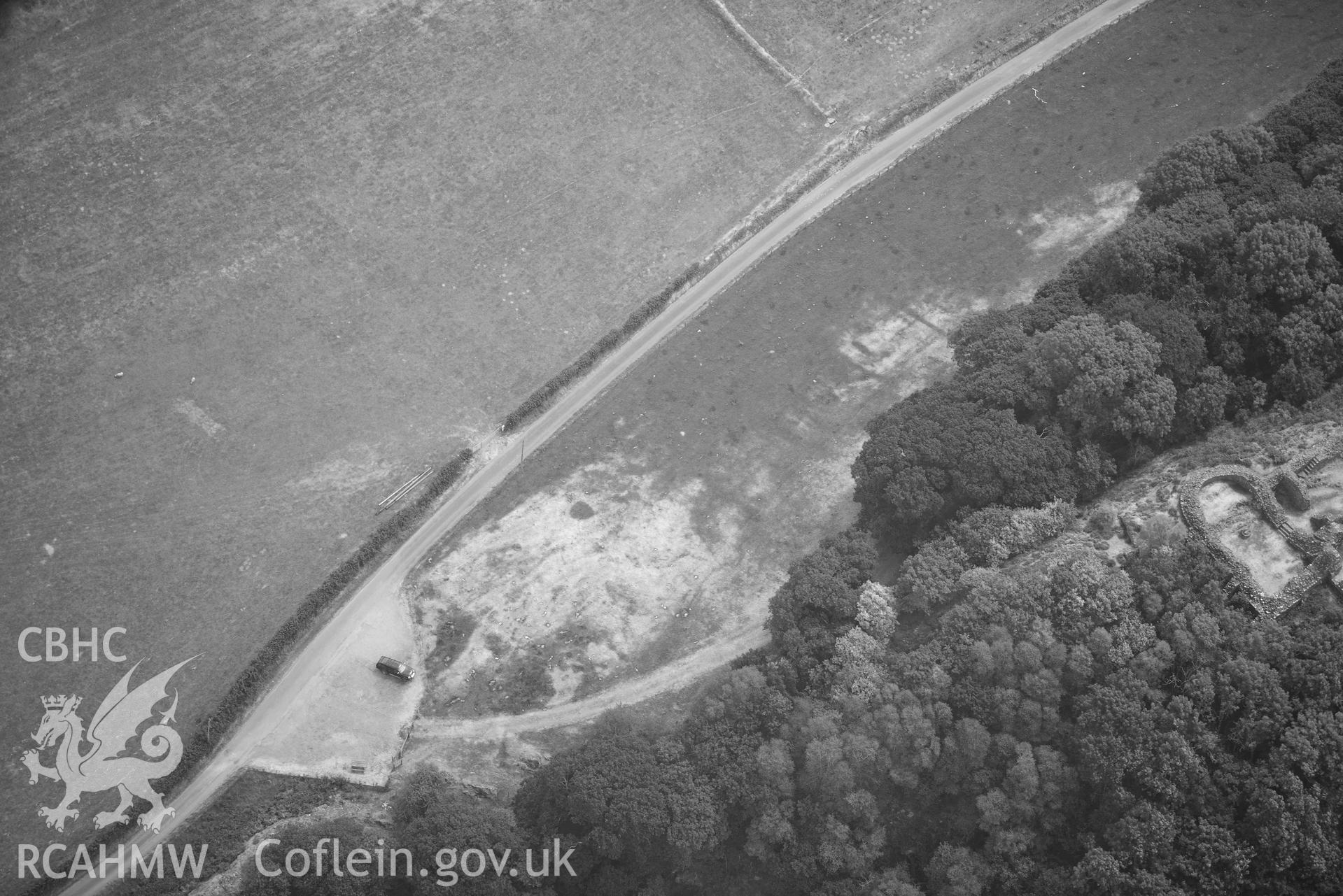 Castell y Bere. Oblique black and white aerial photograph taken during the Royal Commission’s programme of archaeological aerial reconnaissance by Toby Driver on 10 July 2018.