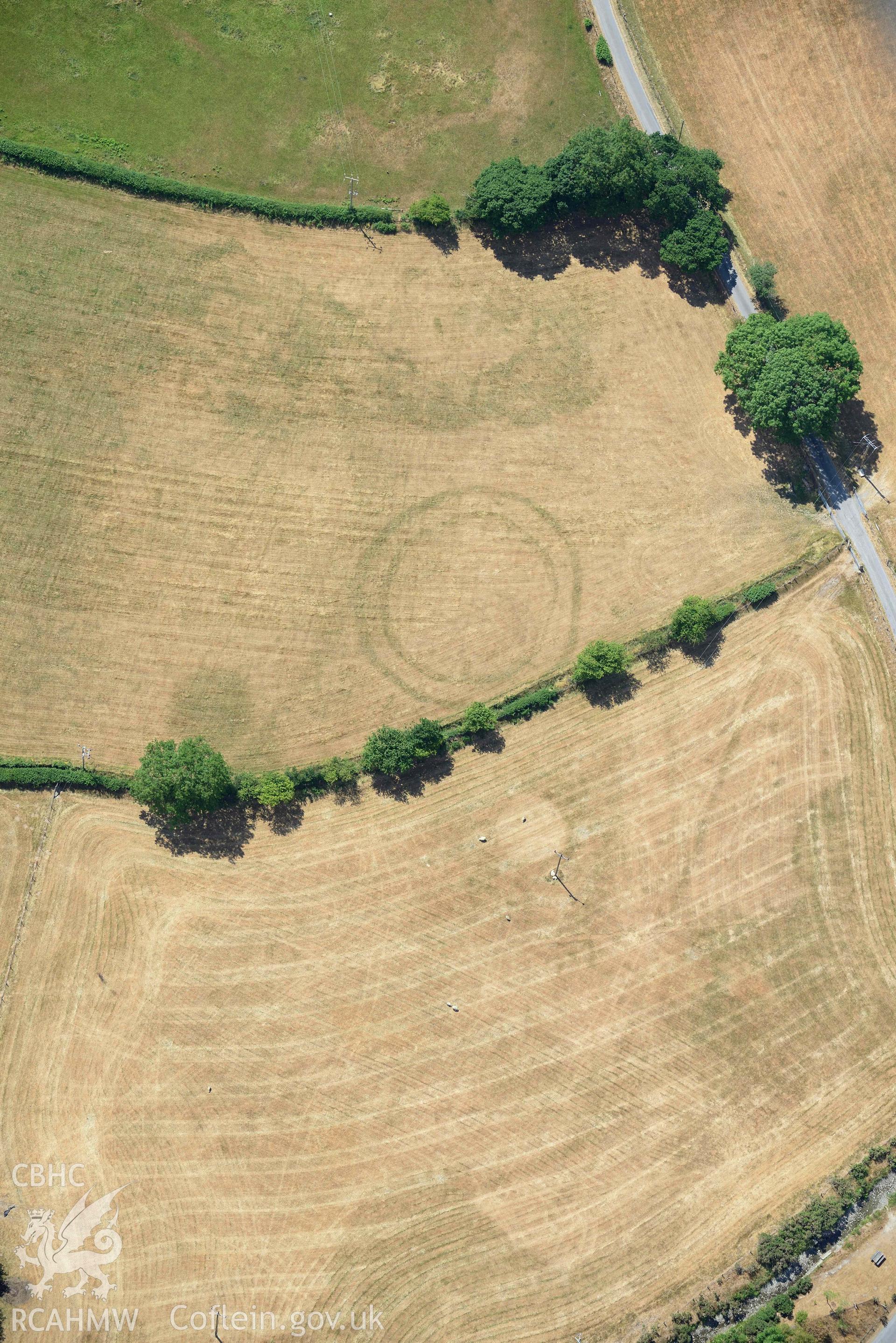 Detailed view of Pen y Wal Dollwen barrow and Dollwen barrow. Oblique black and white aerial photograph taken during the Royal Commission’s programme of archaeological aerial reconnaissance by Toby Driver on 10 July 2018.