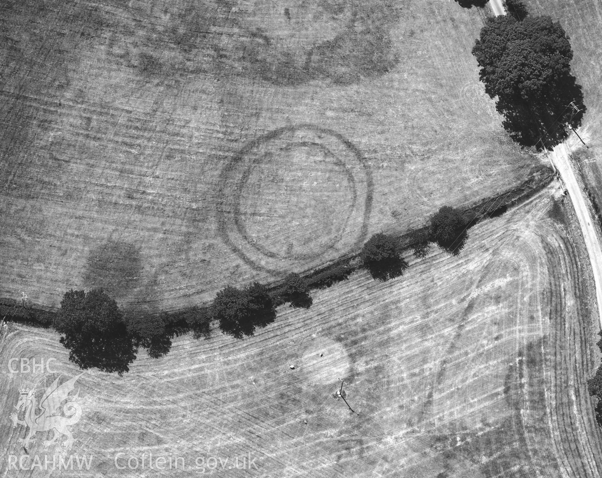 Detailed view of Pen y Wal Dollwen barrow and Dollwen barrow. Oblique black and white aerial photograph taken during the Royal Commission’s programme of archaeological aerial reconnaissance by Toby Driver on 10 July 2018.