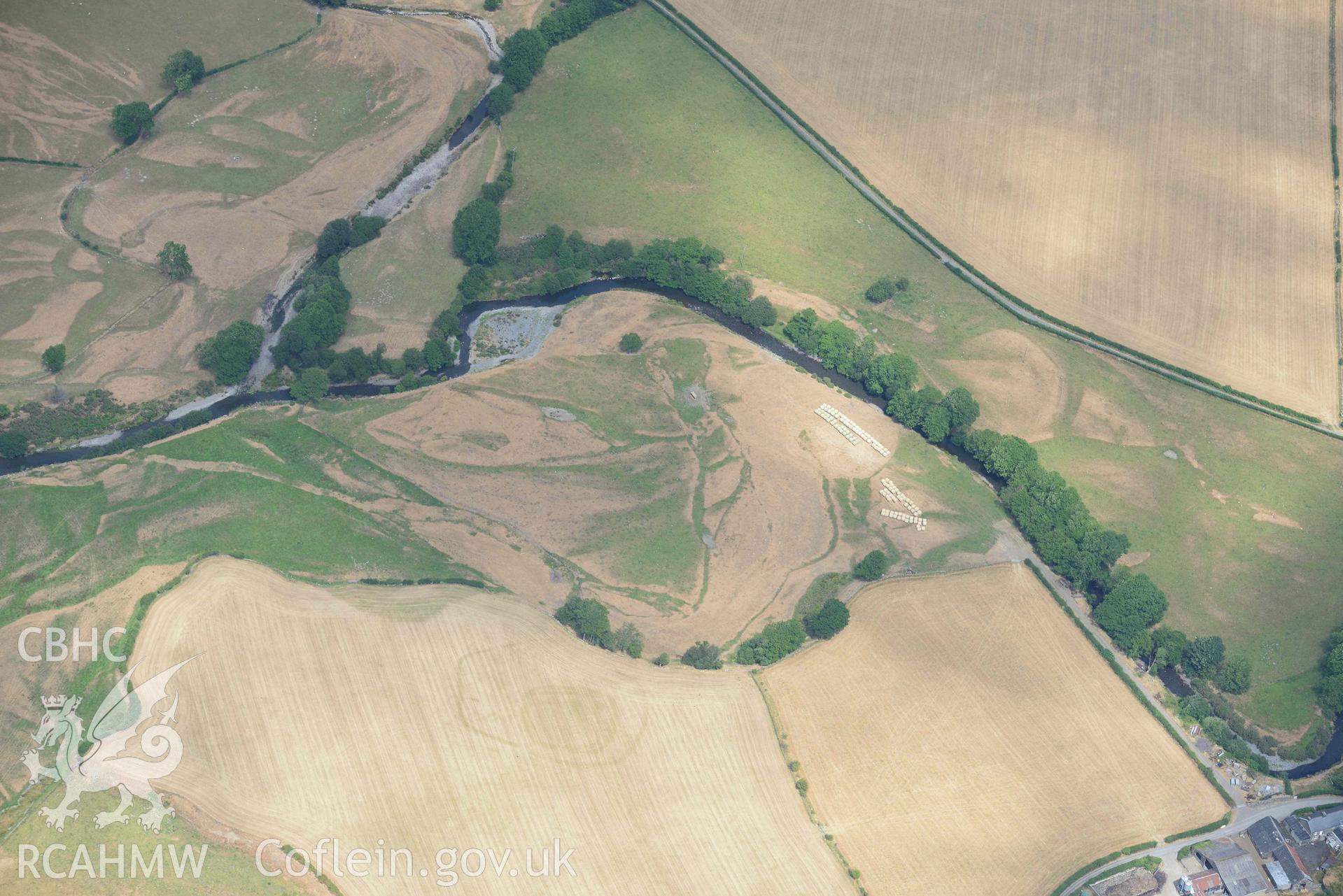 Dyffryn Dysynni defended enclosure. Oblique aerial photograph taken during the Royal Commission’s programme of archaeological aerial reconnaissance by Toby Driver on 10 July 2018.