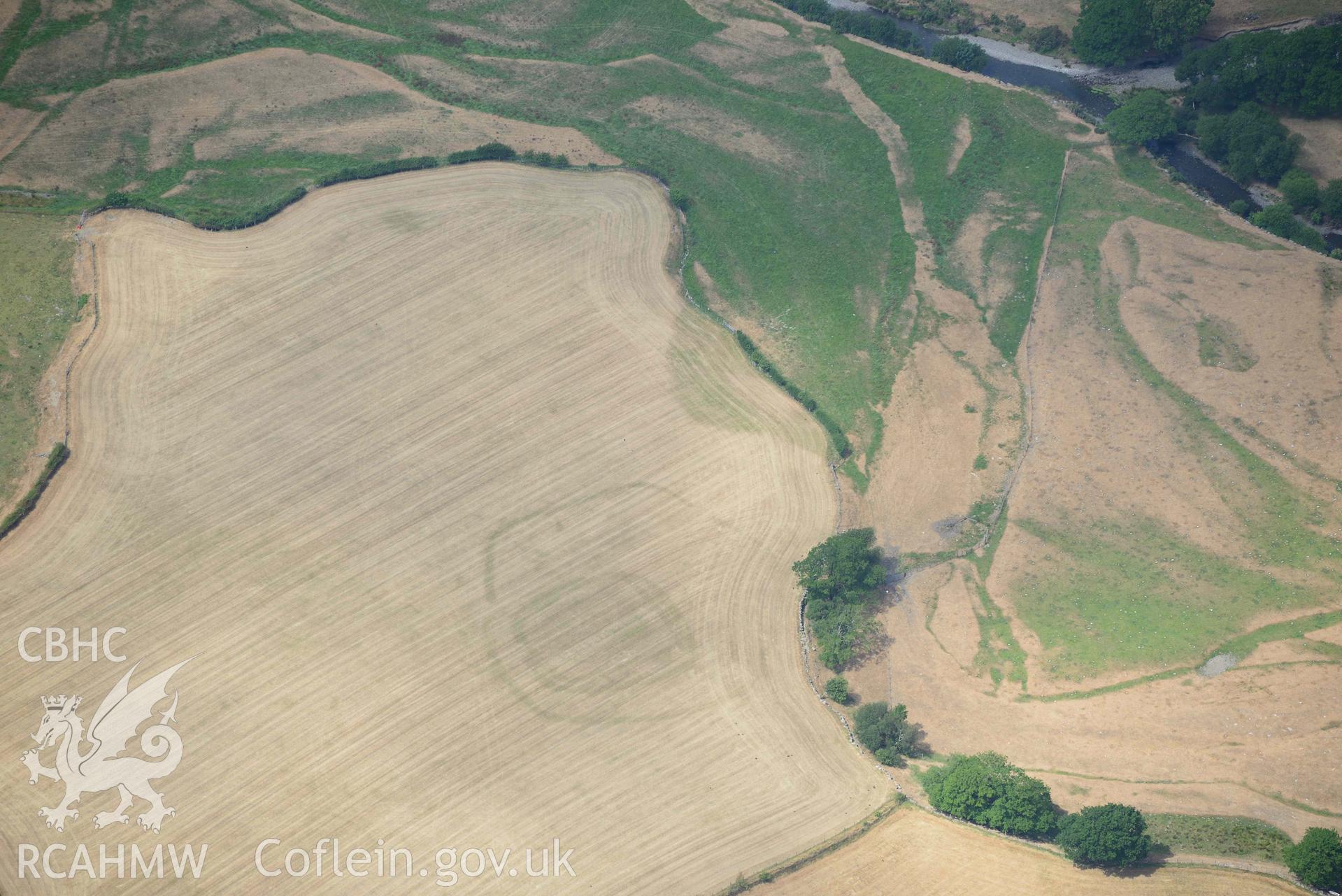 Detailed view of Dyffryn Dysynni defended enclosure. Oblique black aerial photograph taken during the Royal Commission’s programme of archaeological aerial reconnaissance by Toby Driver on 10 July 2018.